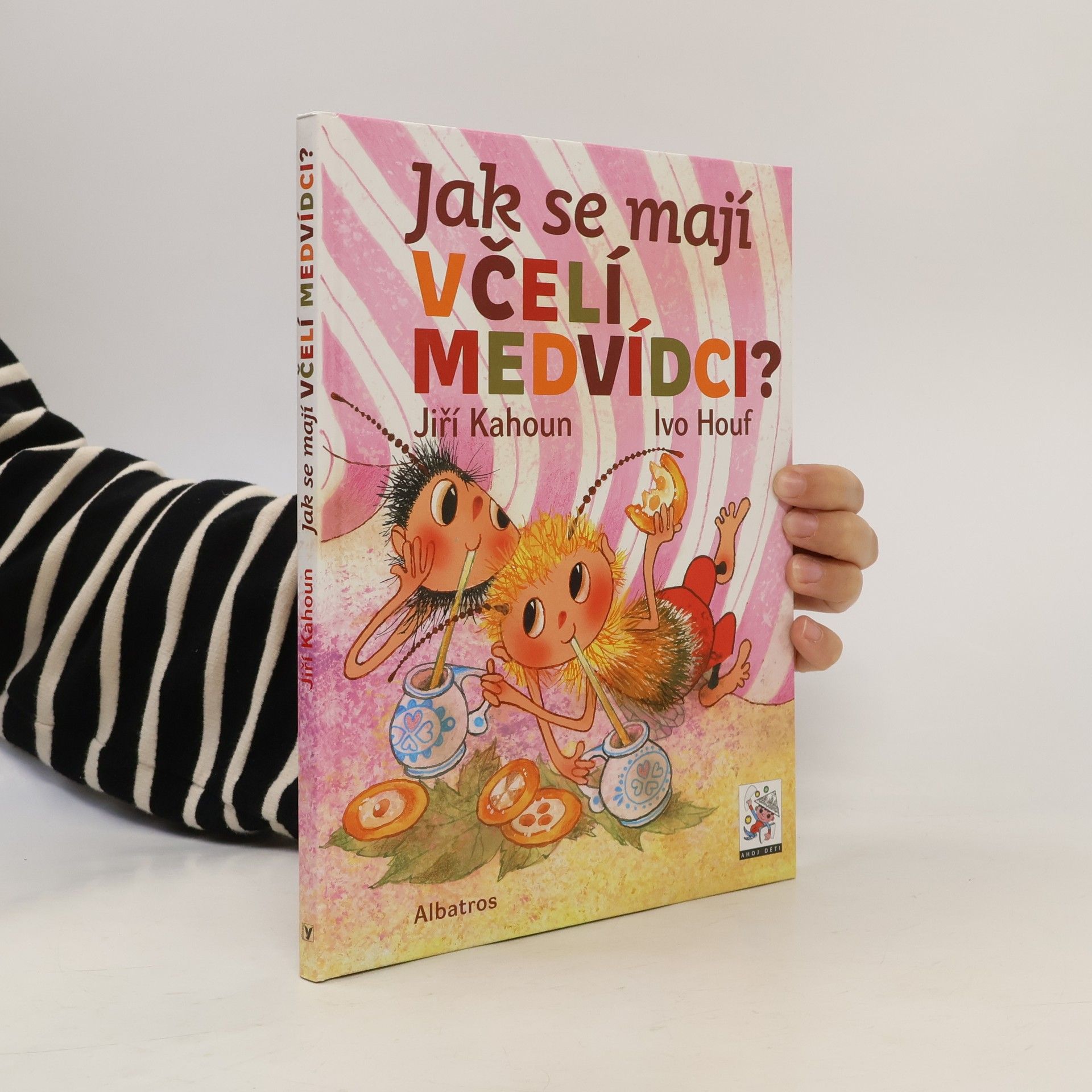 Ivo Houf Jak se mají včelí medvídci?