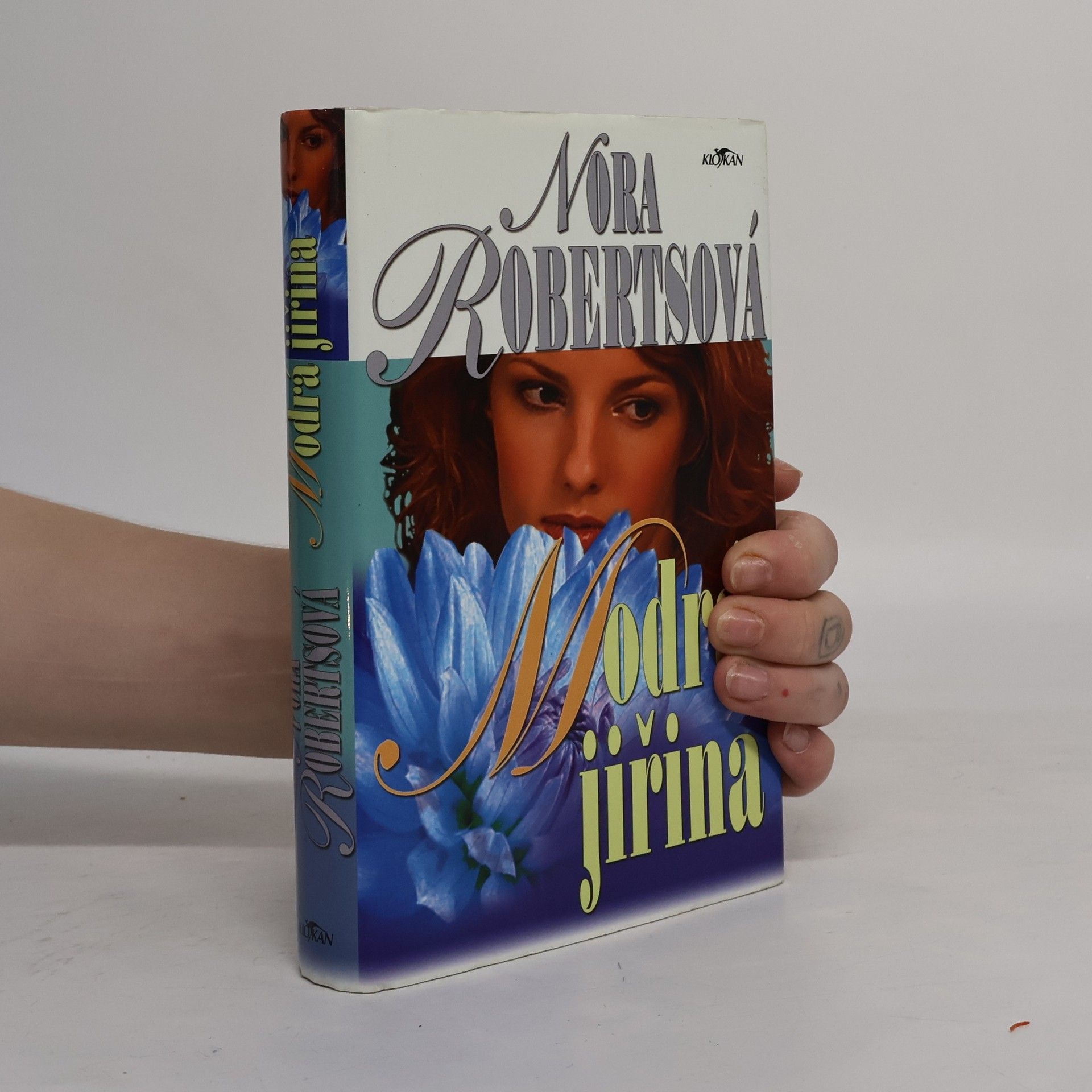 Nora Roberts Modrá jiřina