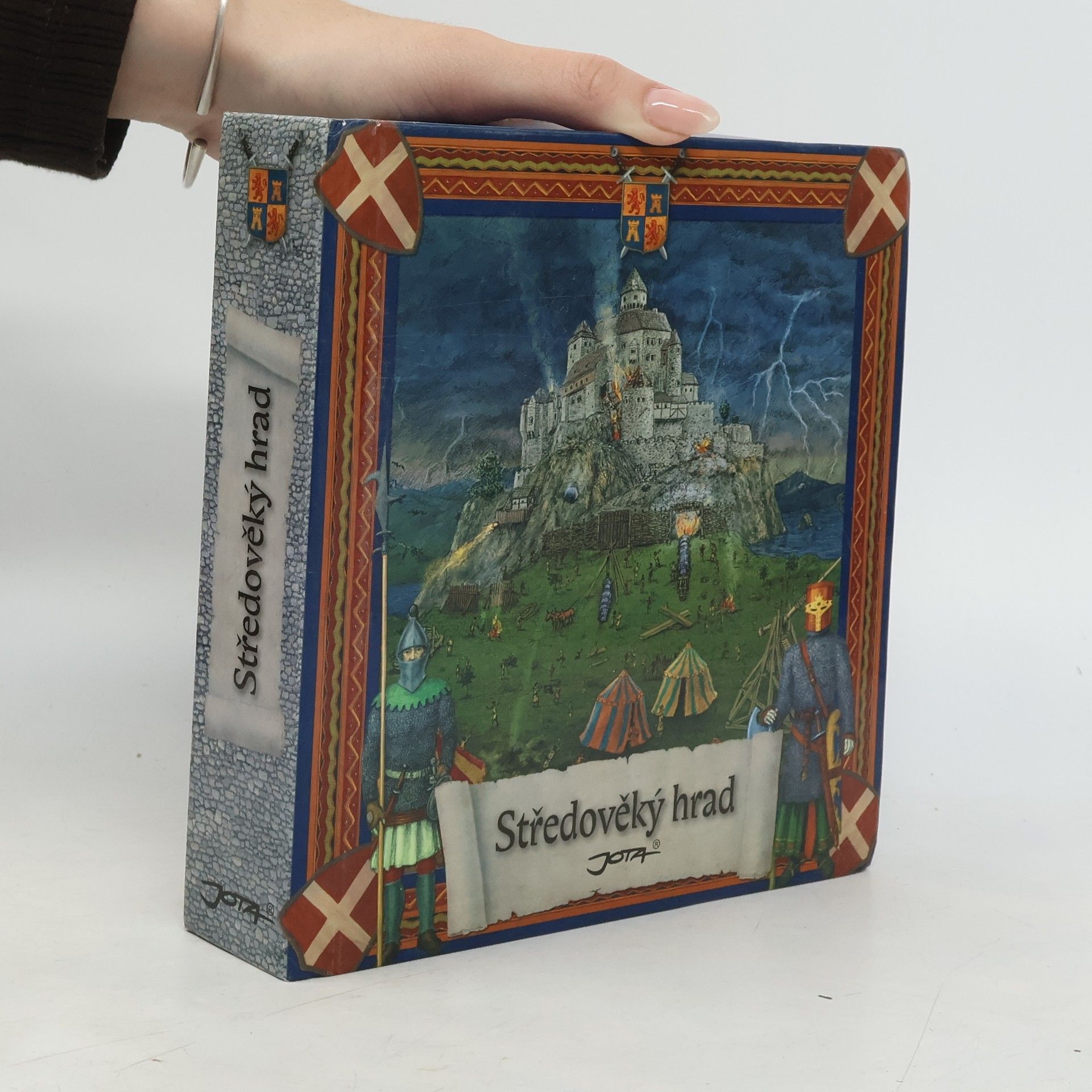 Tomáš Tůma Středověký hrad