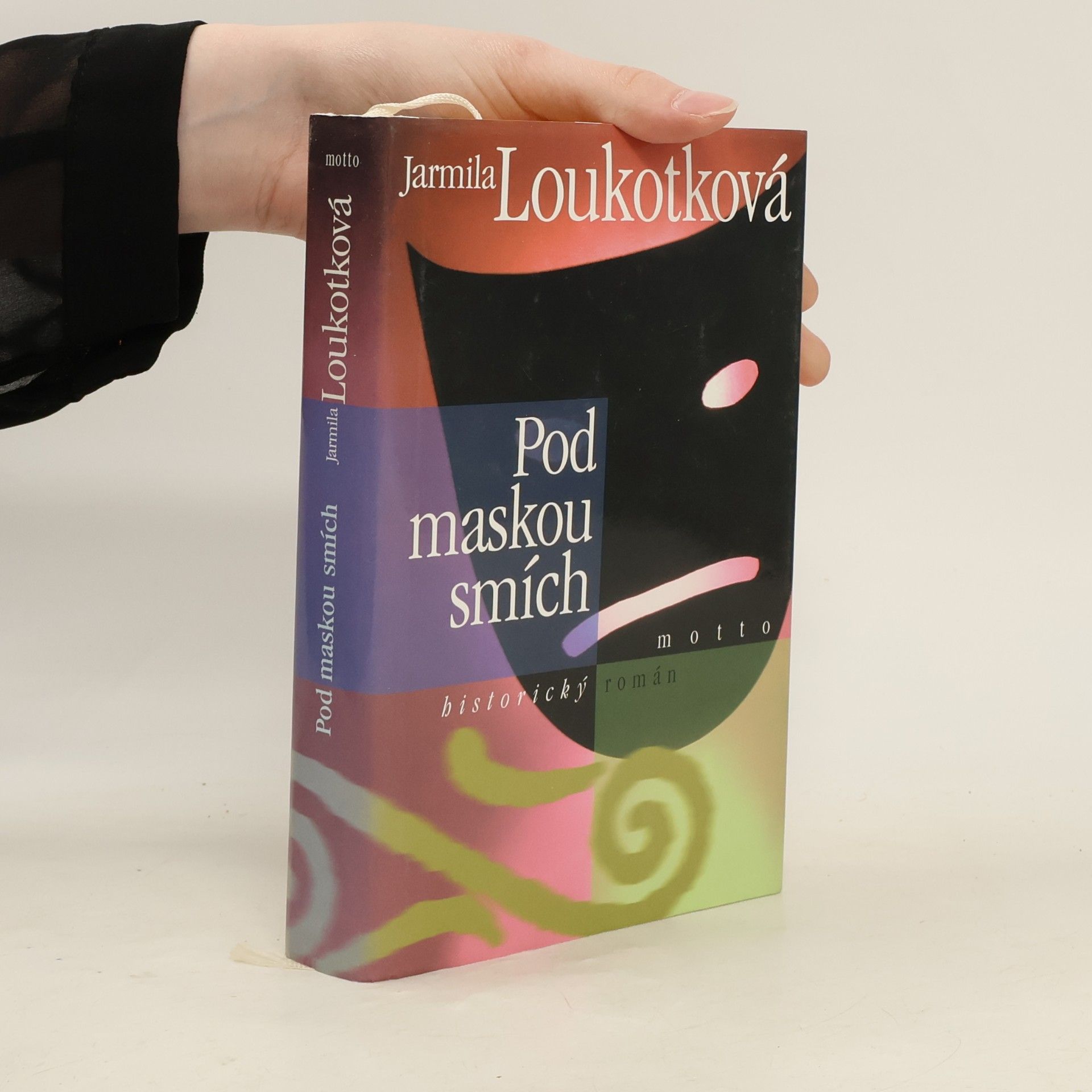 Jarmila Loukotková Pod maskou smích