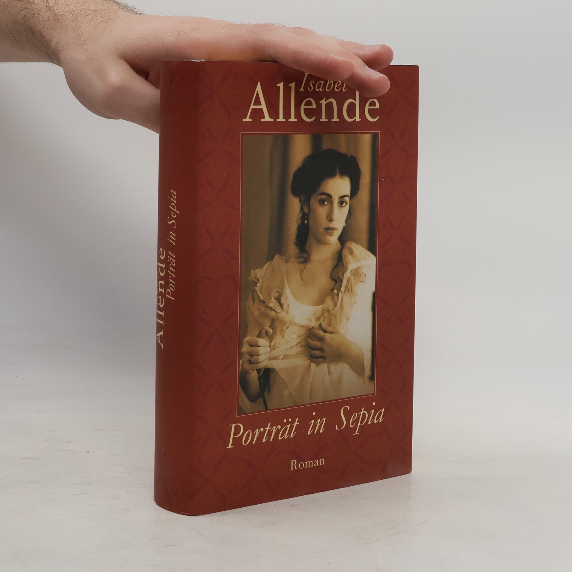 Isabel Allende Porträt in Sepia