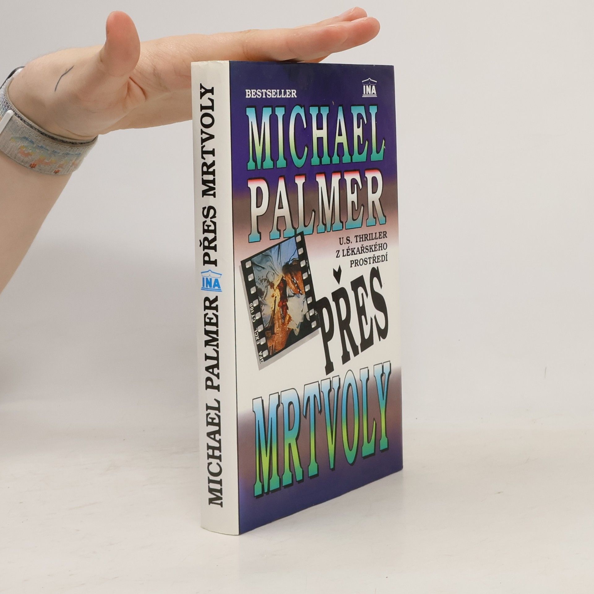 Michael Palmer Přes mrtvoly