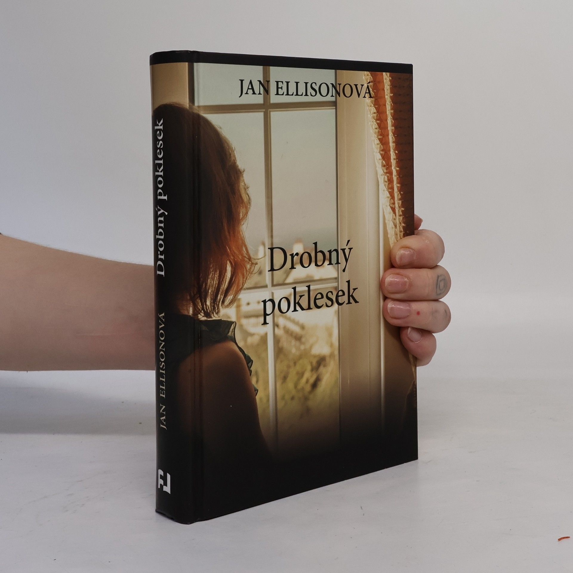Jan Ellison Drobný poklesek
