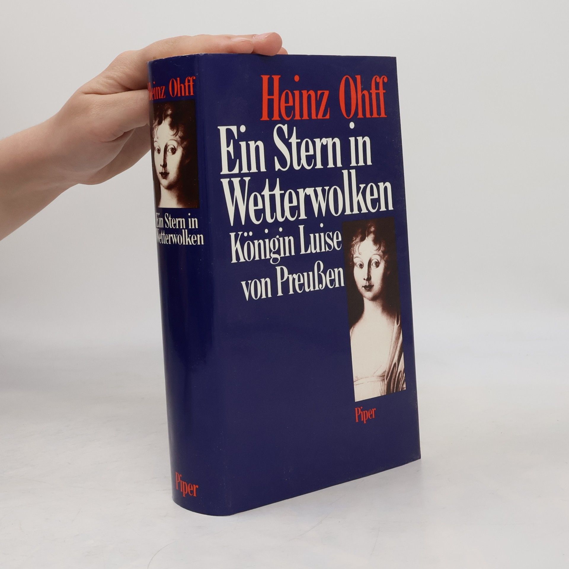 Ein Stern in Wetterwolken