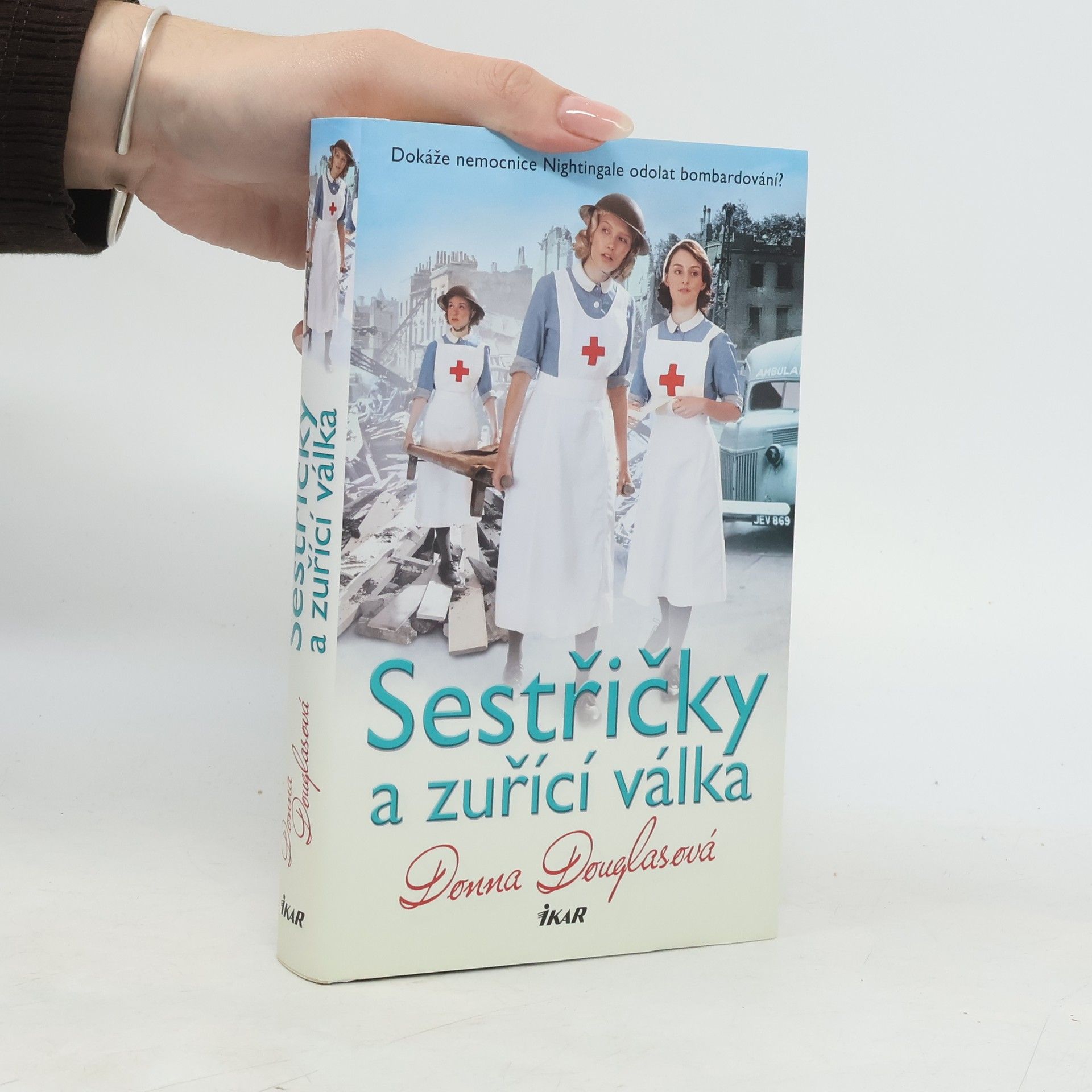 Donna Douglas Sestřičky a zuřící válka