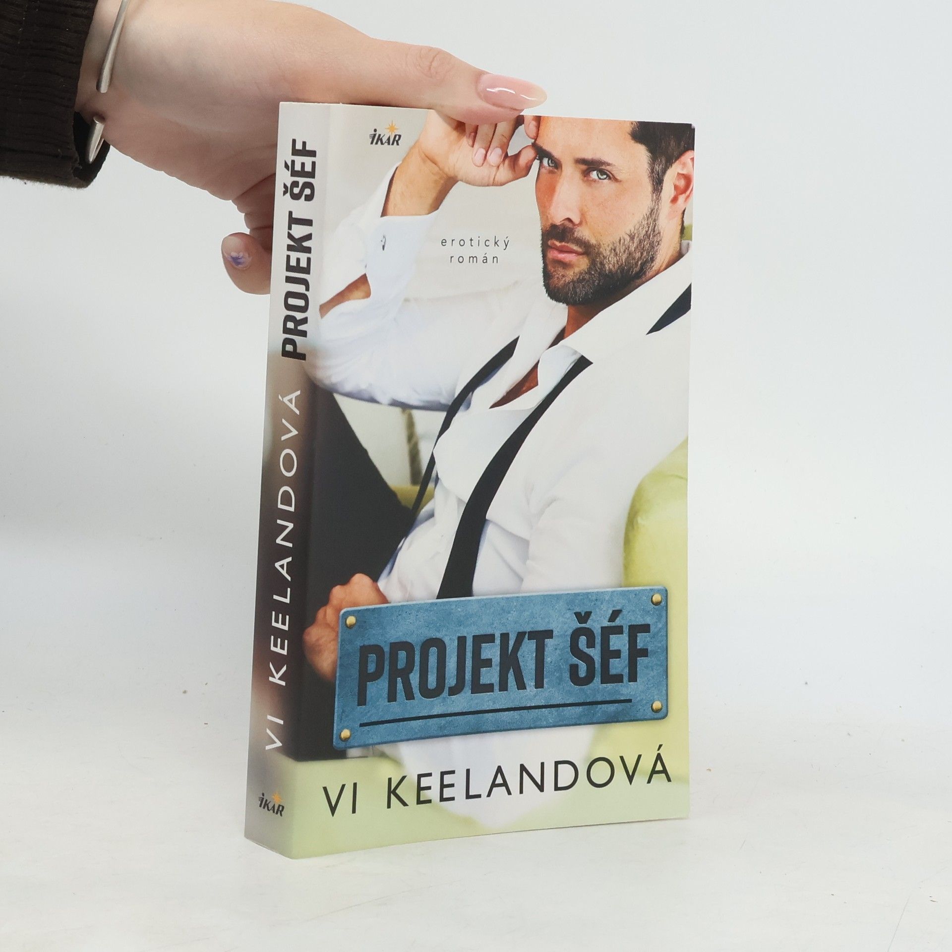 Vi Keeland Projekt šéf