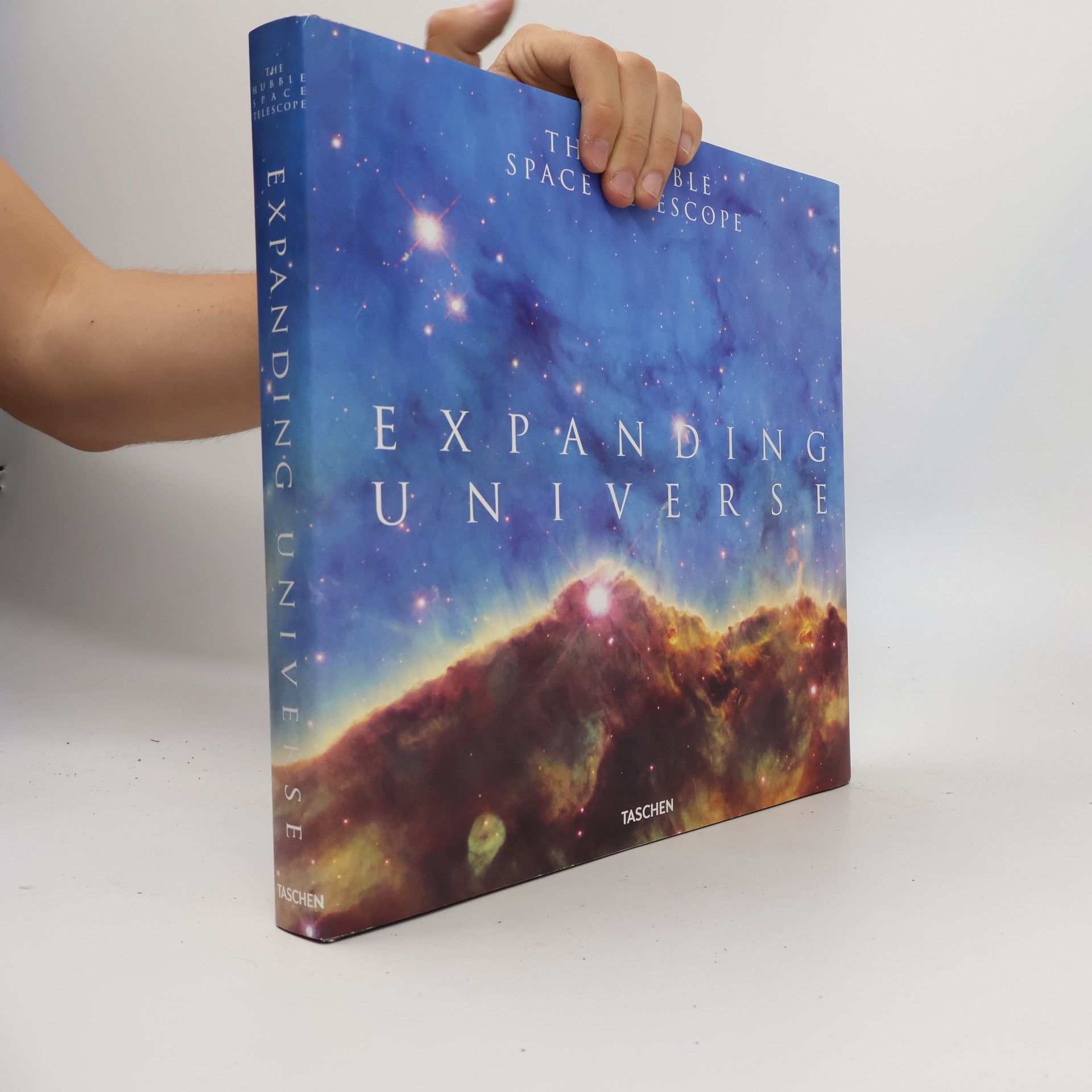 Owen Edwards Expanding Universe. the Hubble Space Telescope