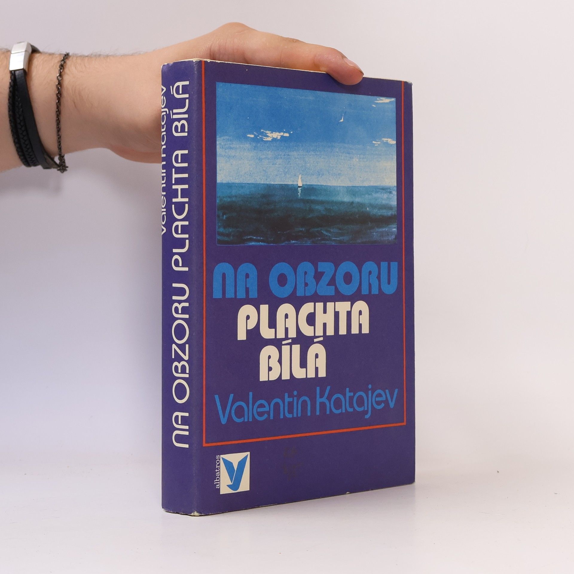 Valentin Petrovič Katajev Na obzoru plachta bílá