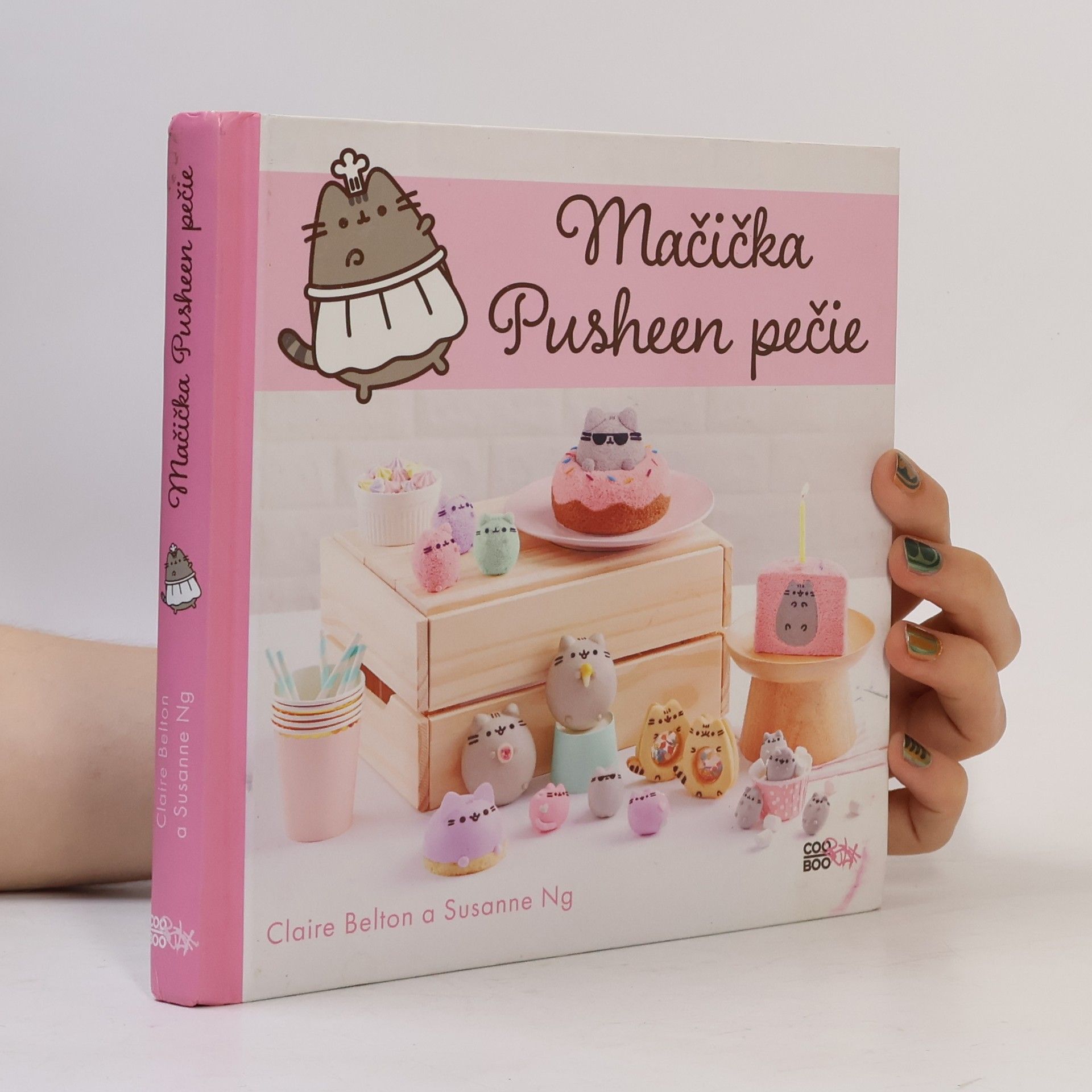 Susanne Ng Mačička Pusheen pečie
