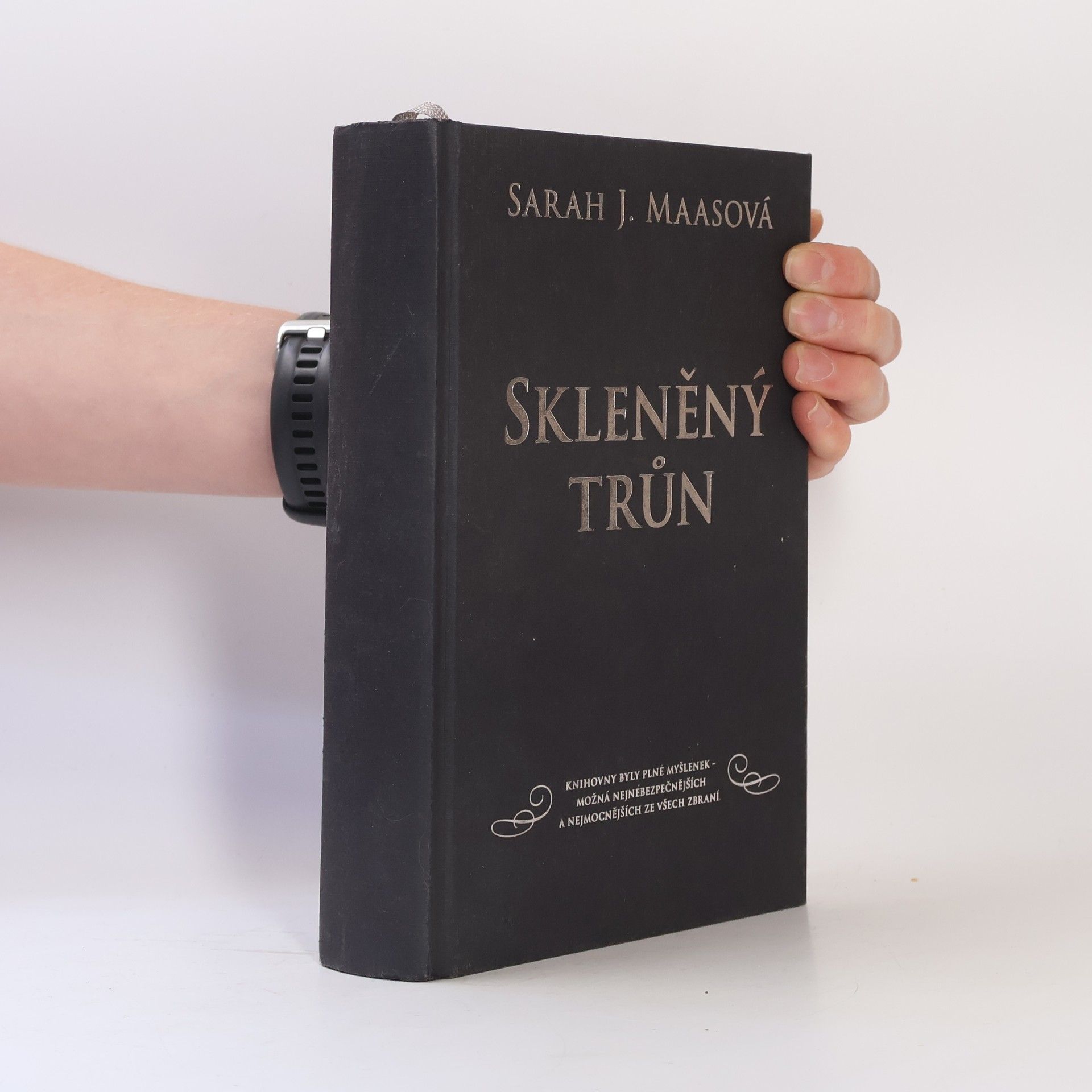 Sarah J. Maas Skleněný trůn