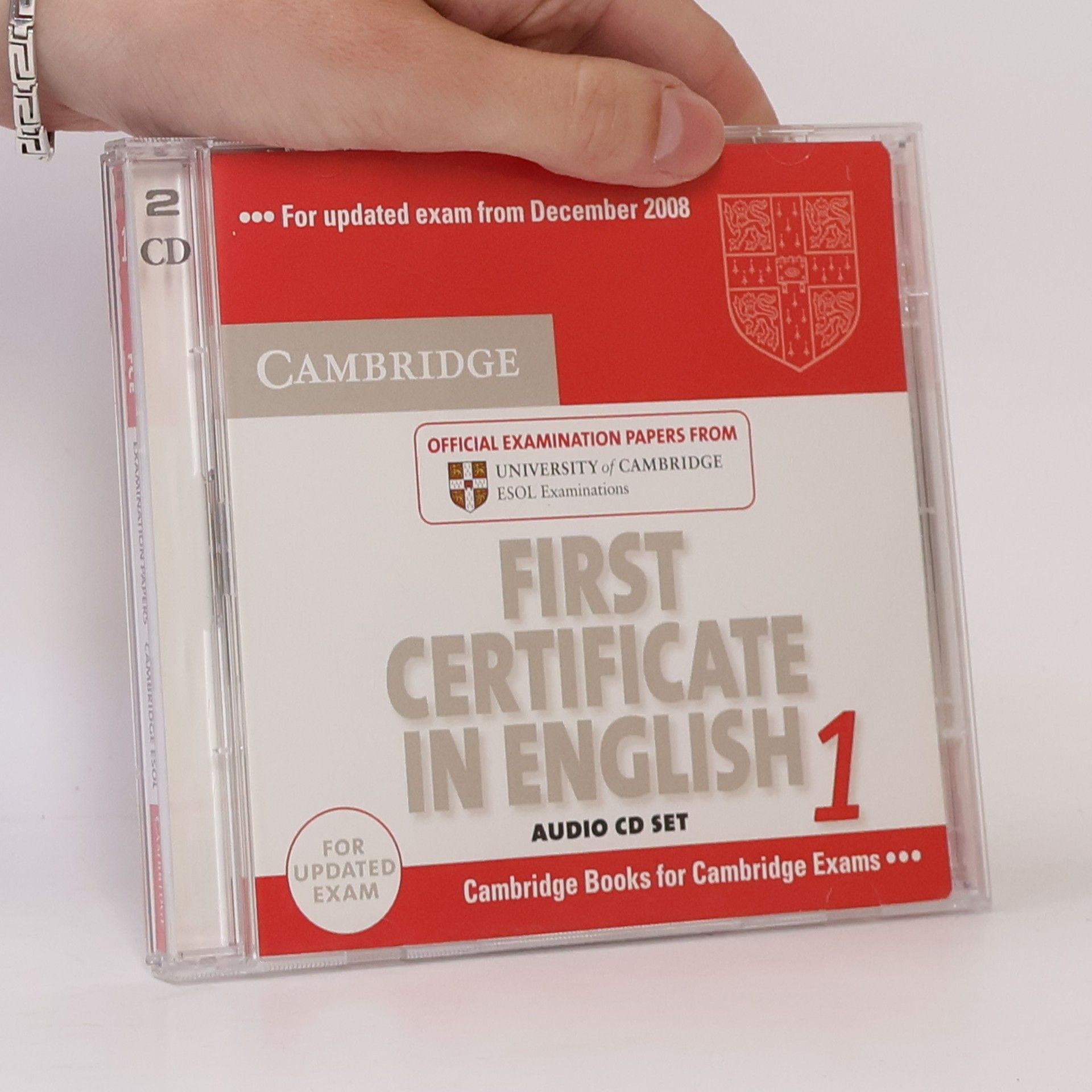 Collectif d'auteurs First certificate in English. 1 : with answers : official examination papers from University of Cambridge ESOL examinations