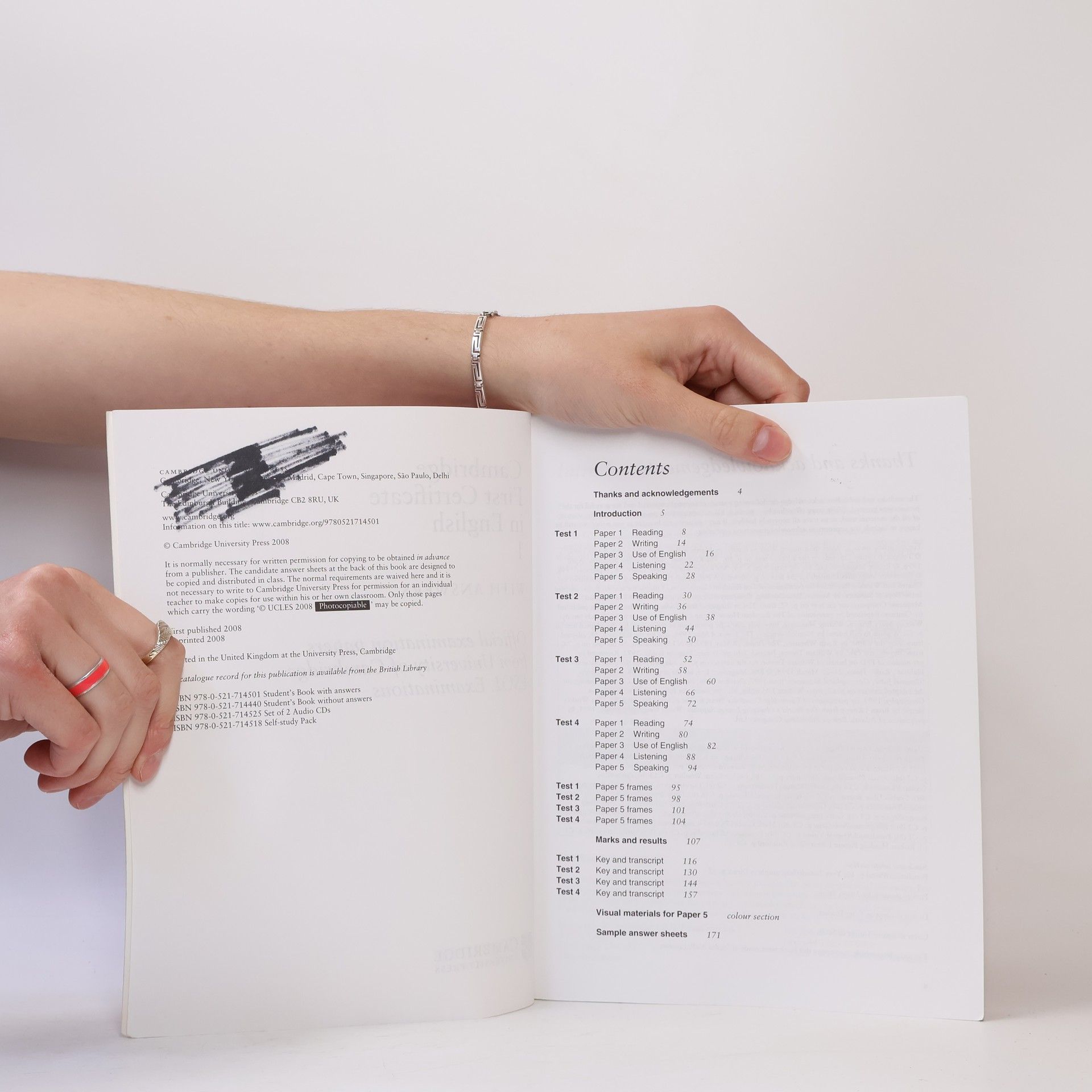 Collectif d'auteurs First certificate in English. 1 : with answers : official examination papers from University of Cambridge ESOL examinations
