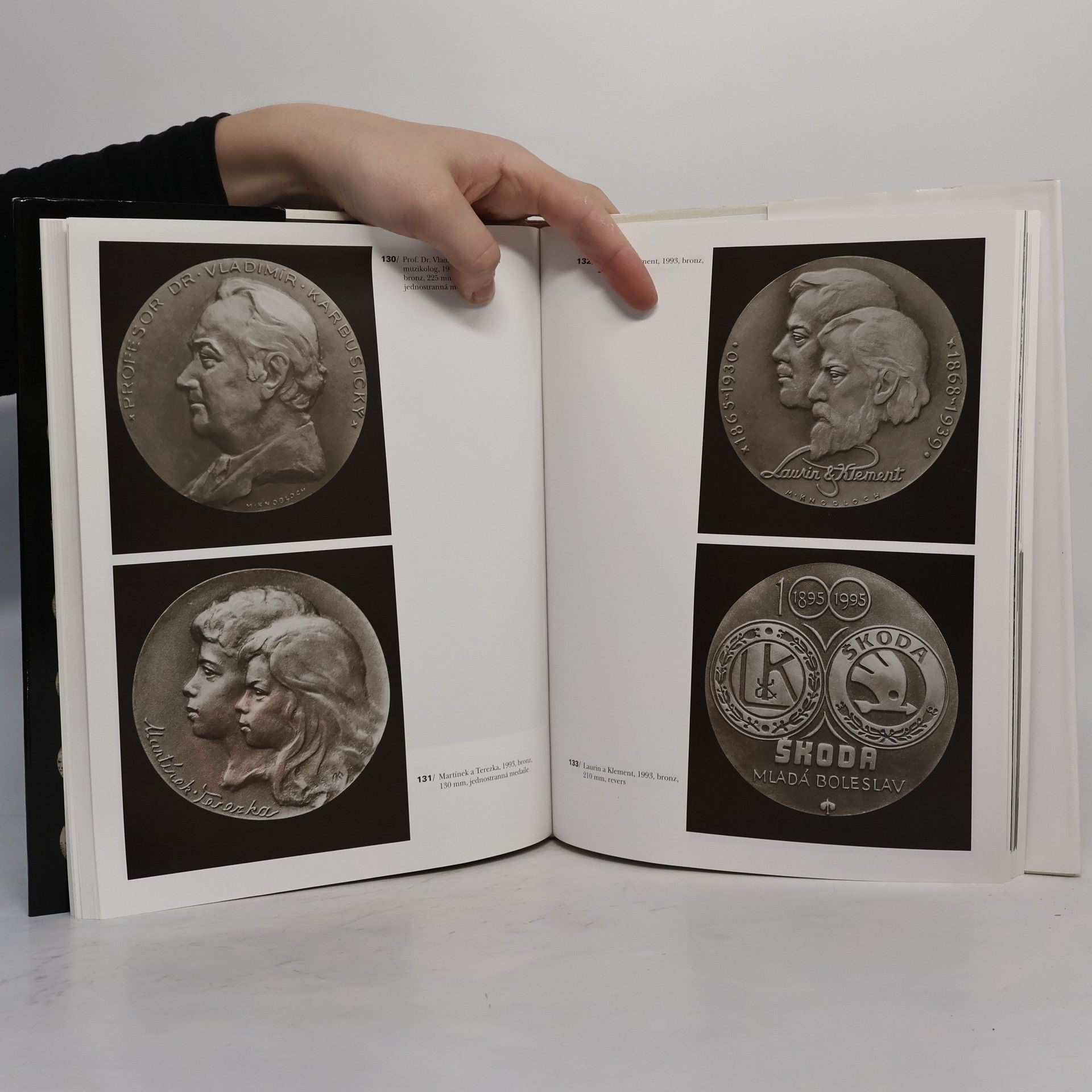 Milan Knobloch Milan Knobloch : medaile, mince, plastiky