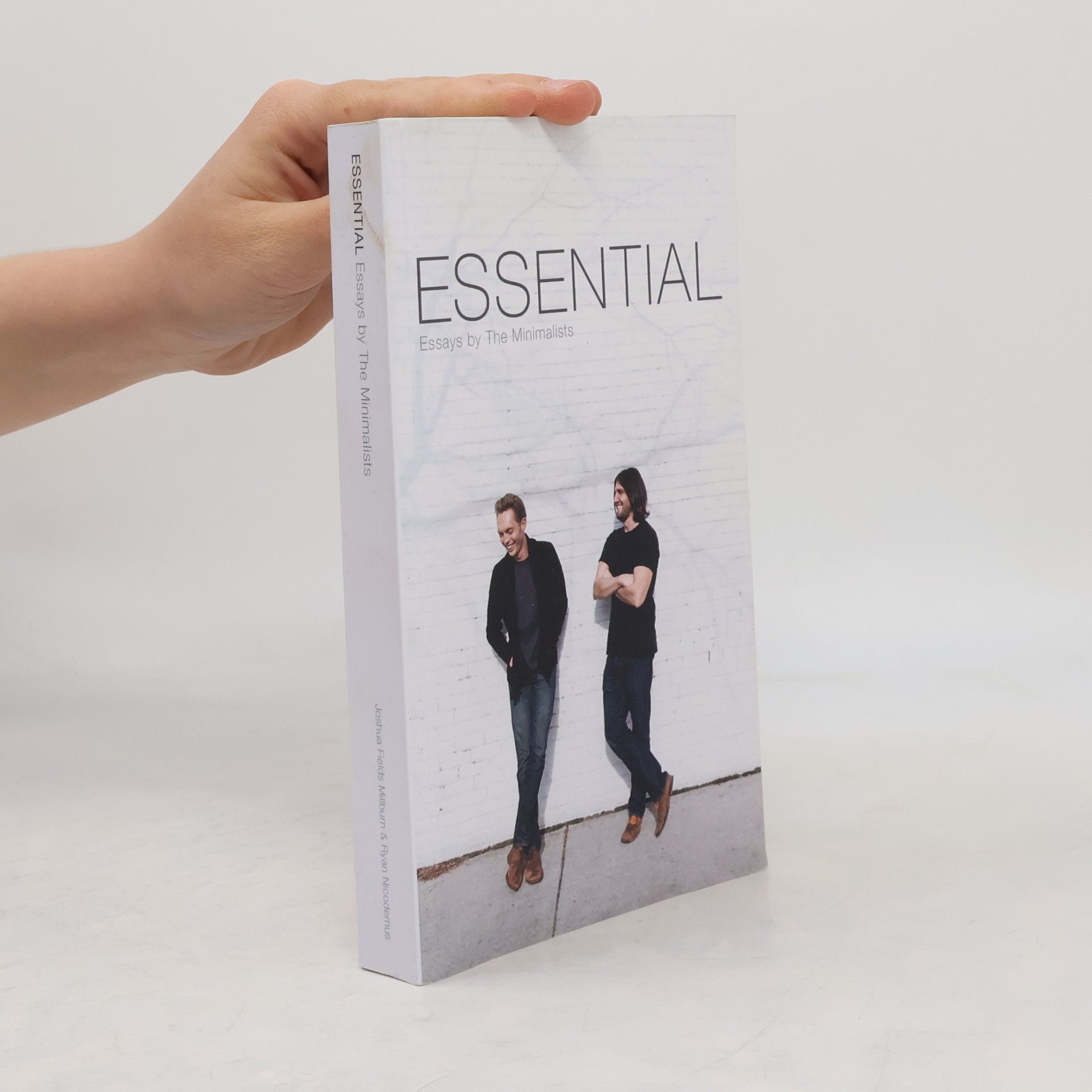 AA.VV. Essential