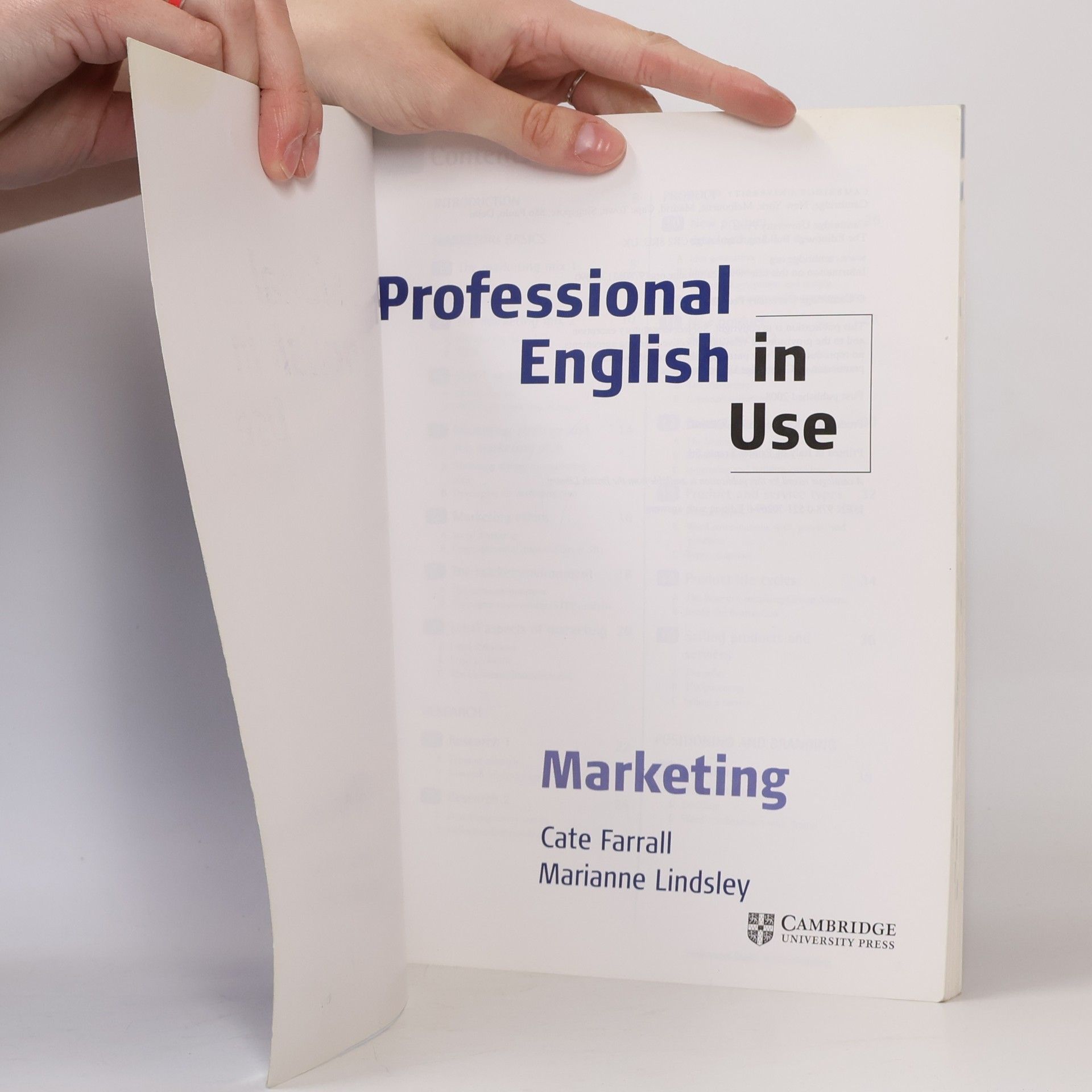 Cate Farrall Professional English in use : marketing