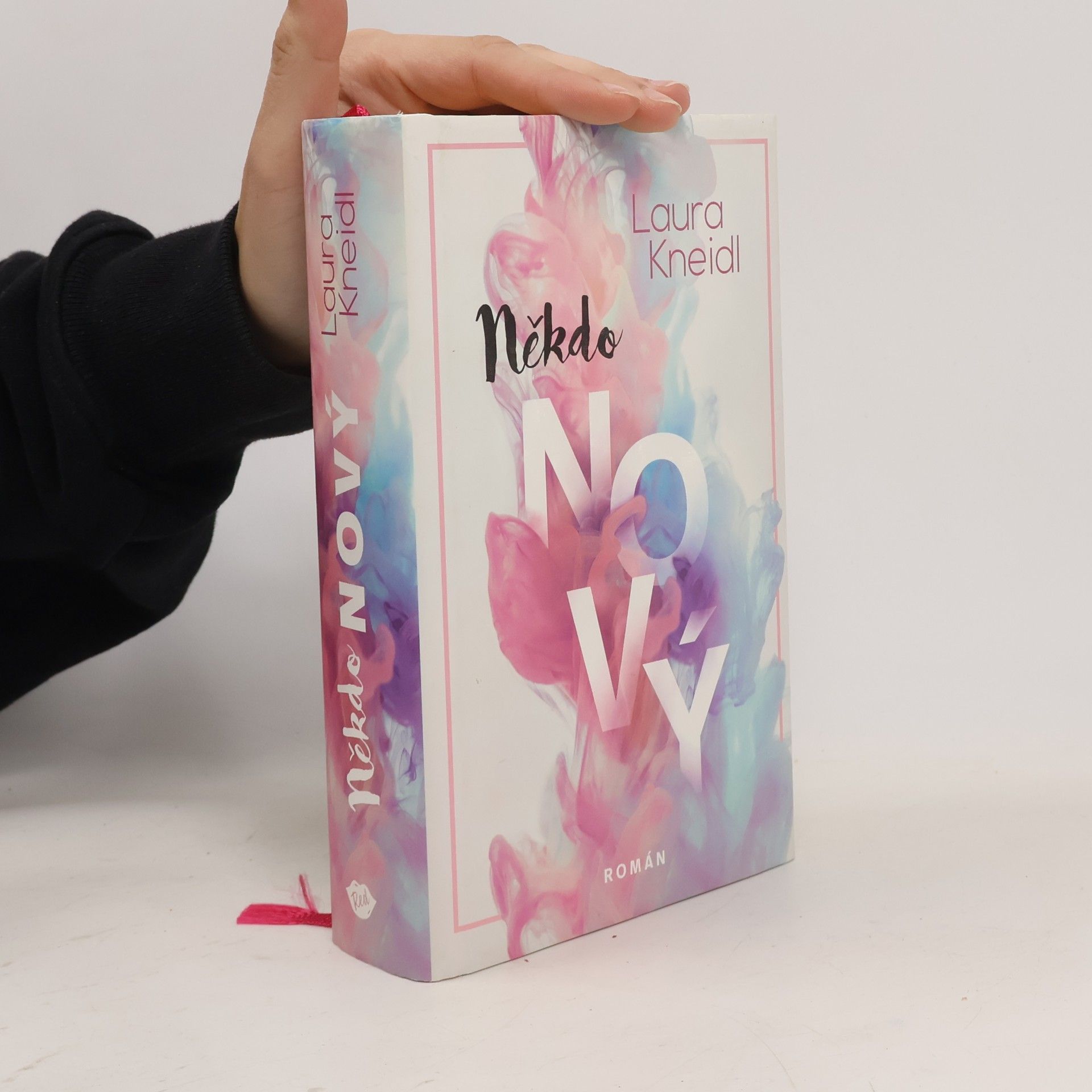 Laura Kneidl Někdo nový
