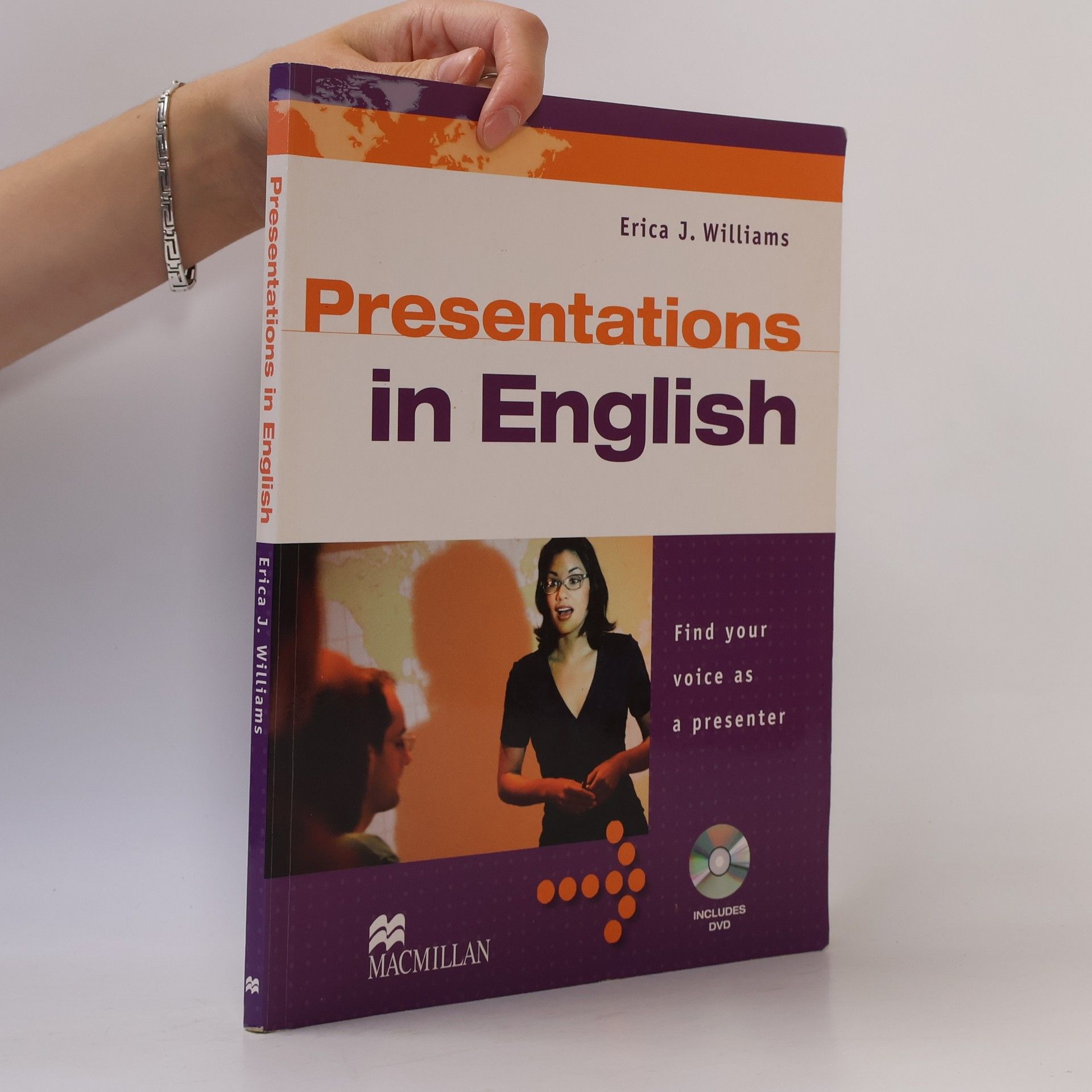 Presentations in English : find your voice as a presenter. [Intermediate - advanced]