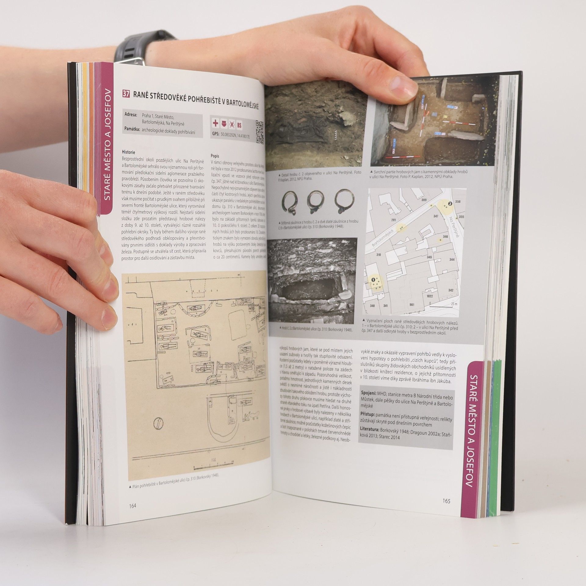 Autorenkollektiv Průvodce pražskou archeologií