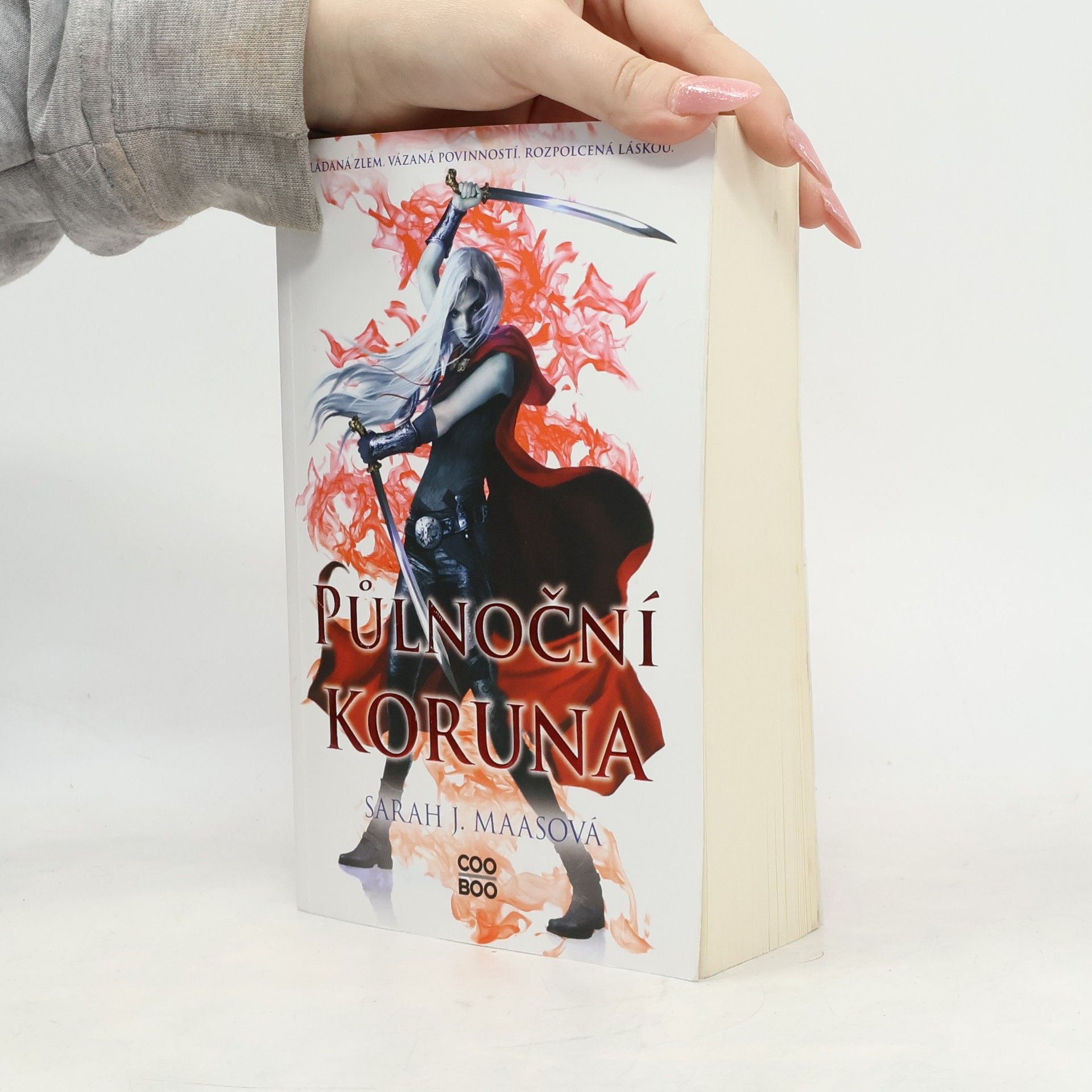 Sarah J. Maas Půlnoční koruna