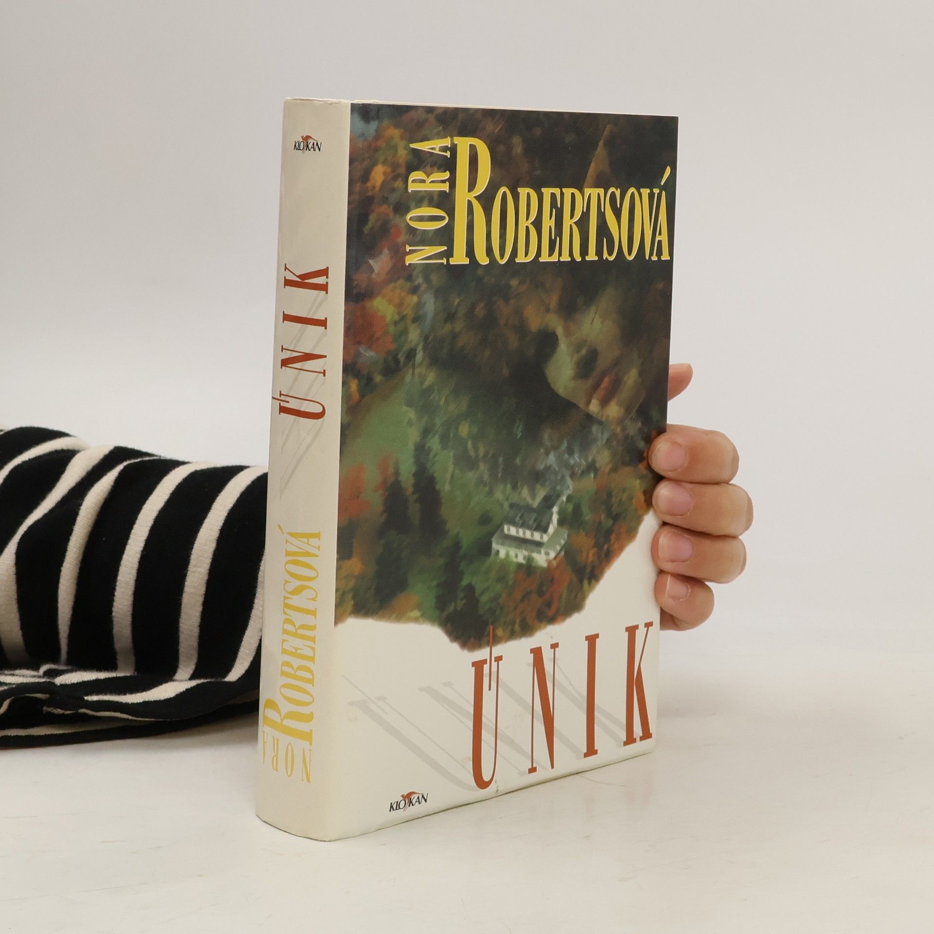 Nora Roberts Únik