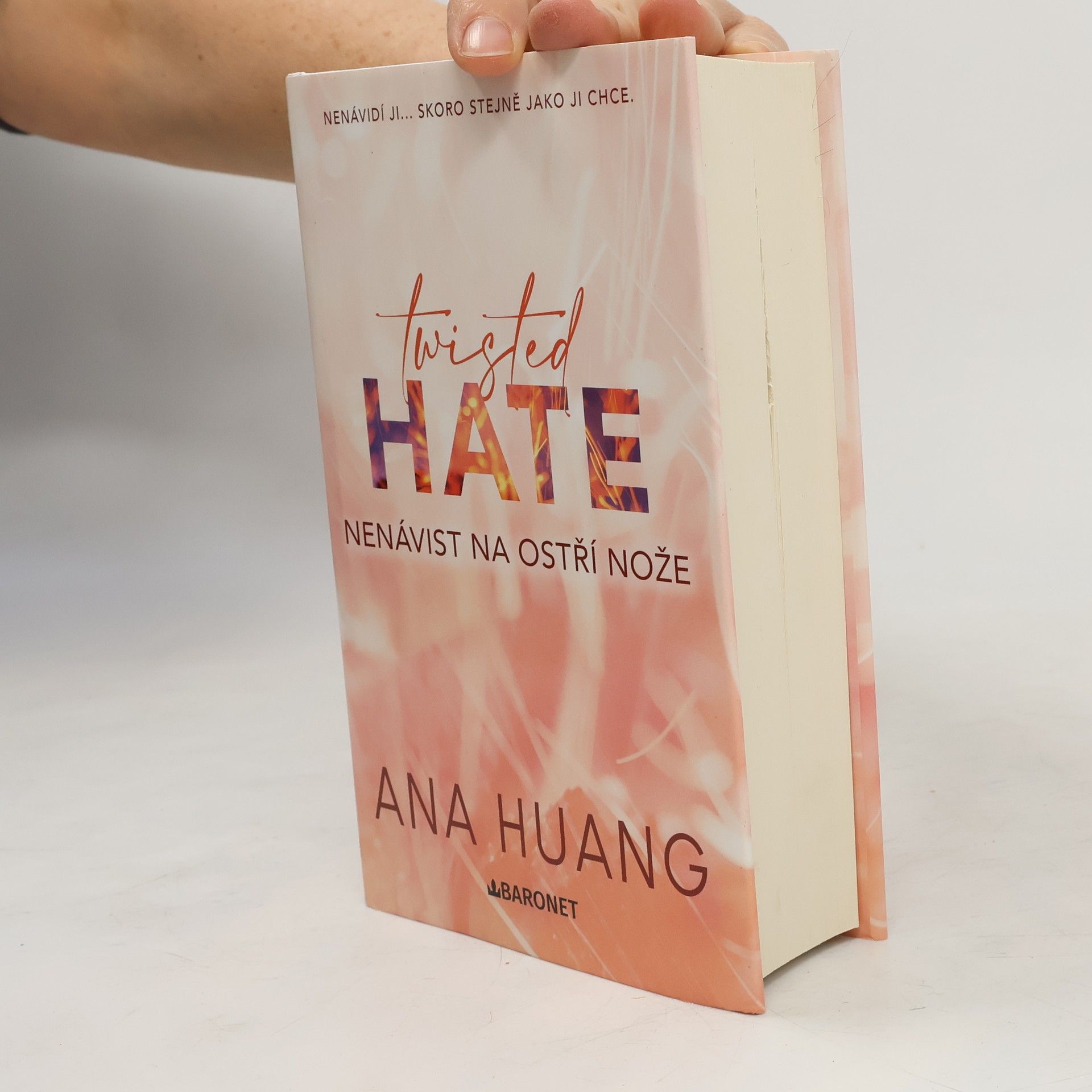 Ana Huang Twisted Hate: Nenávist na ostří nože