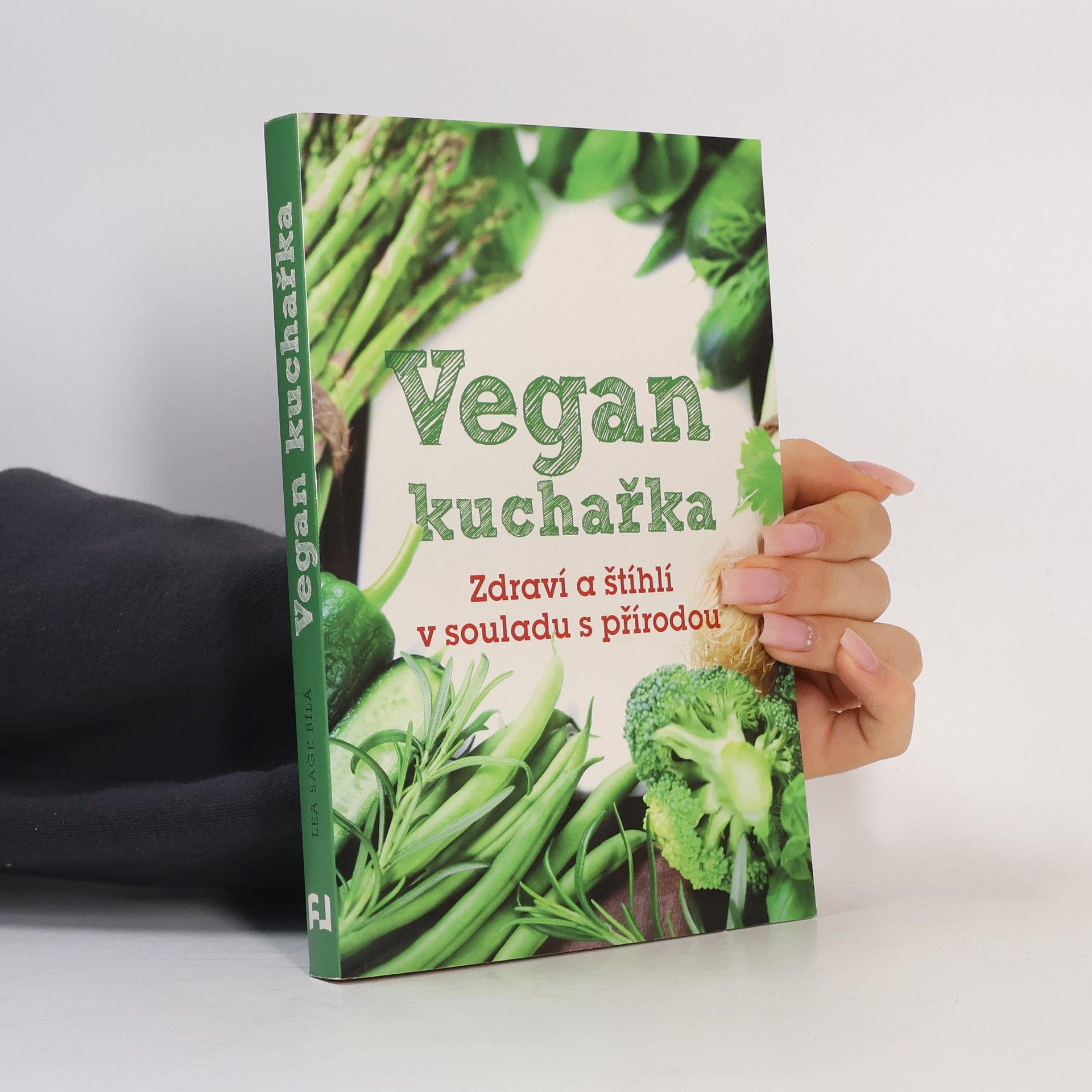 Lea Sage Bílá Vegan kuchařka: Zdraví a štíhlí v souladu s přírodou