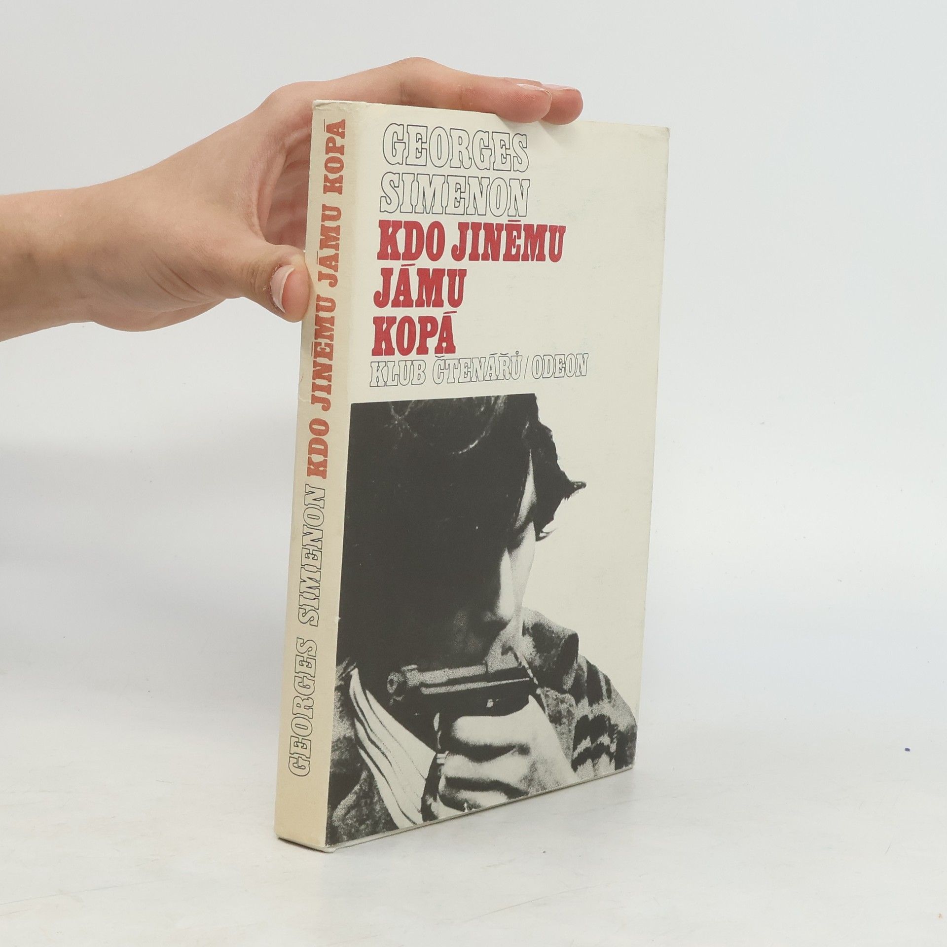 Georges Simenon Kdo jinému jámu kopá