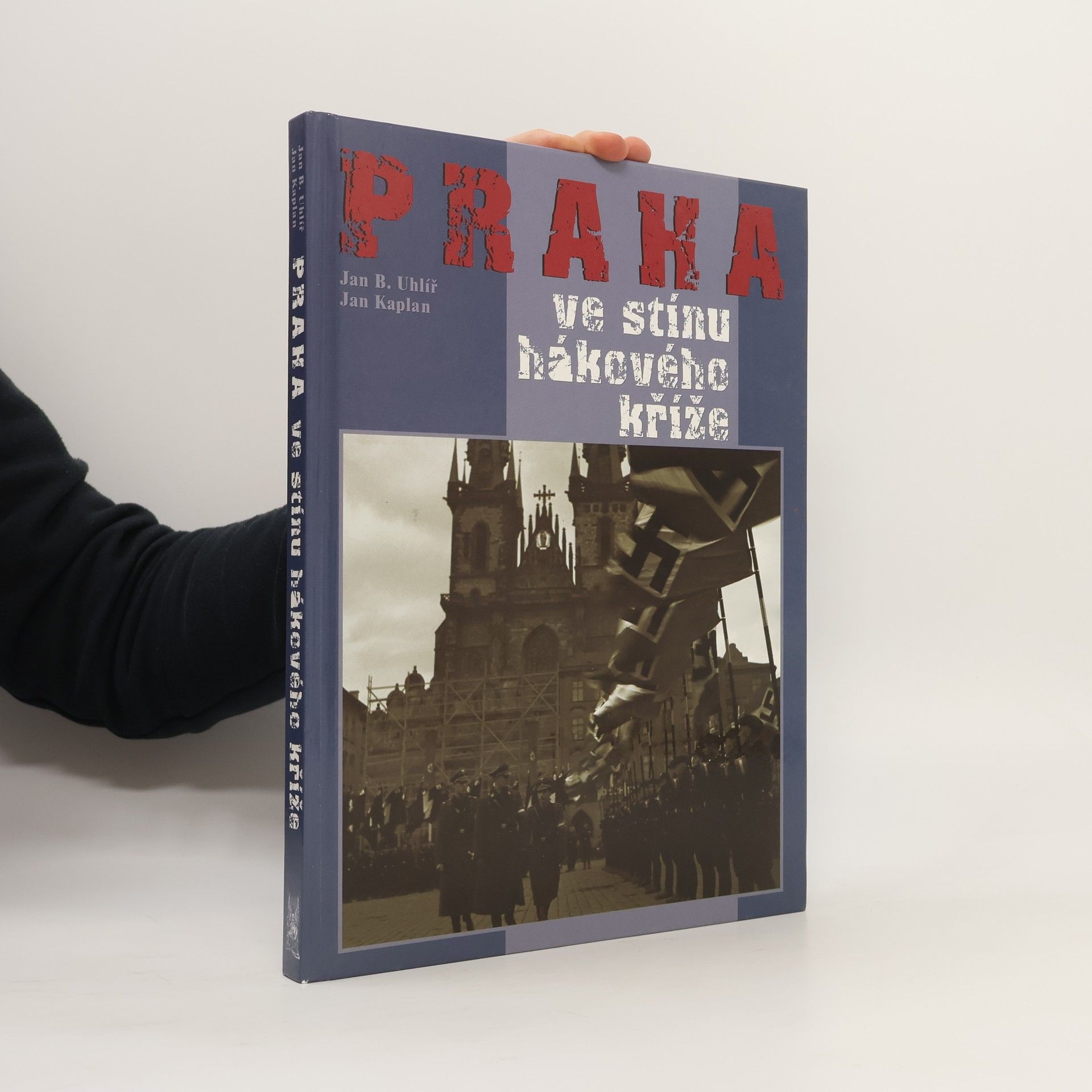 Praha ve stínu hákového kříže