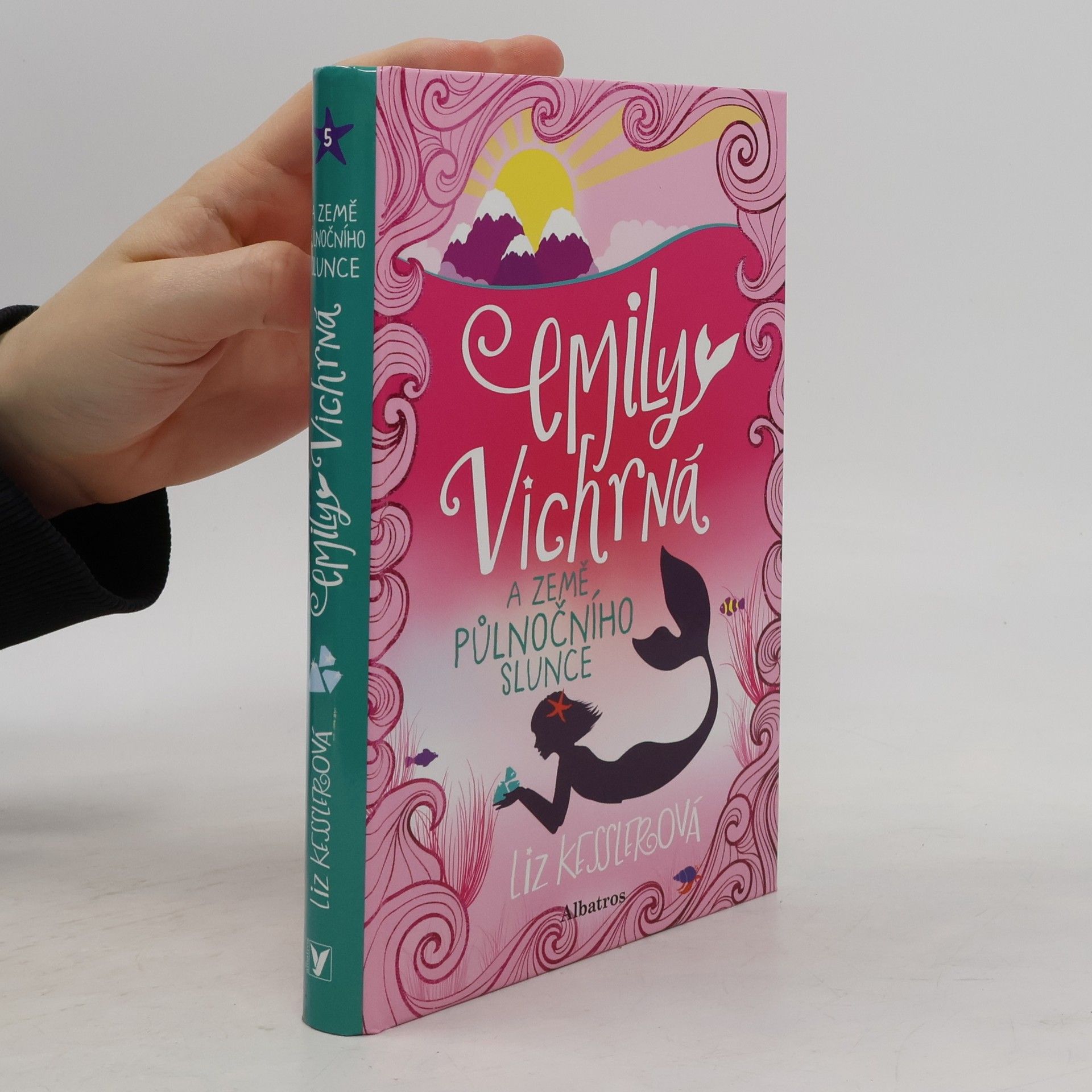 Emily Vichrná a země půlnočního slunce