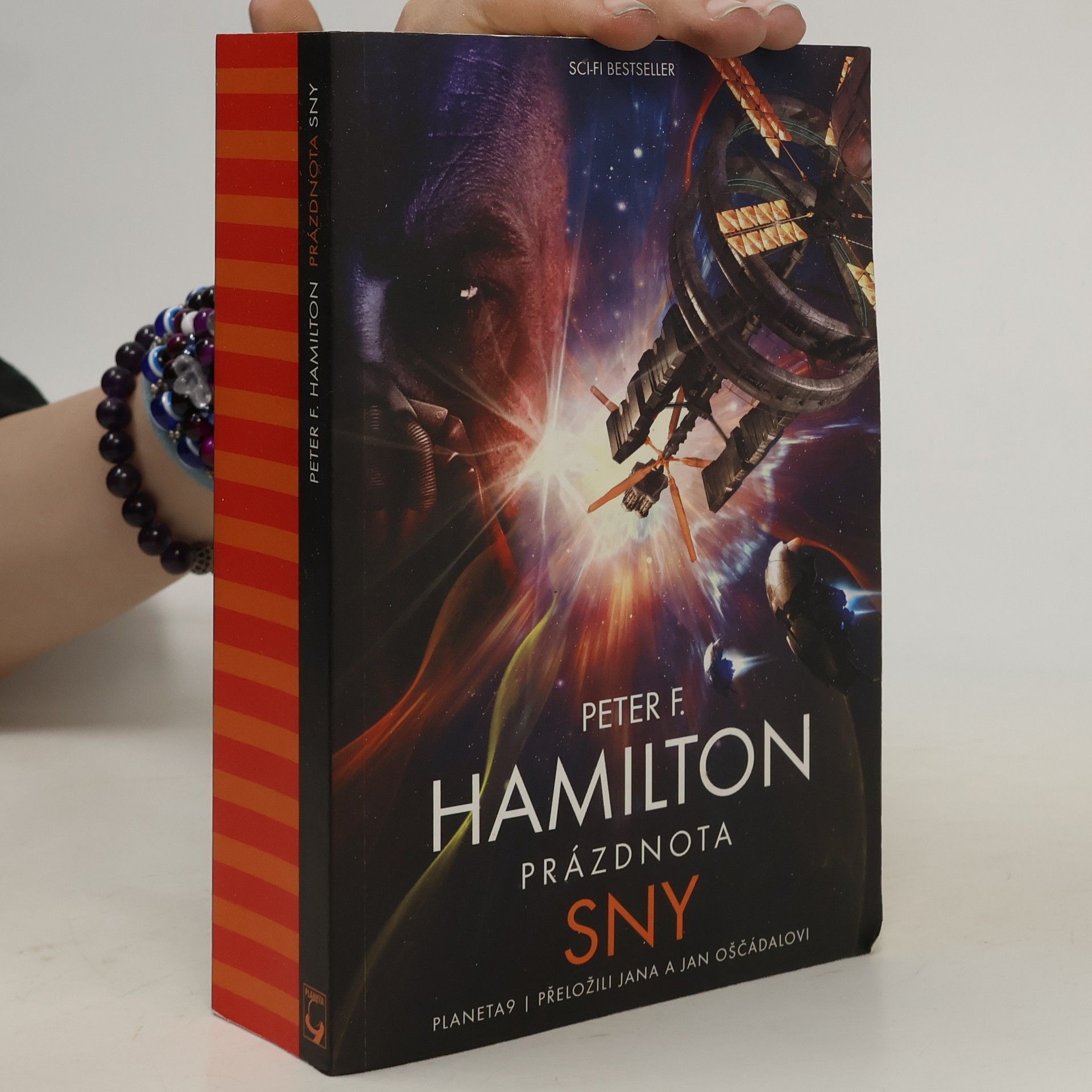 Peter F. Hamilton Sága Společenství 5. Prázdnota - Sny