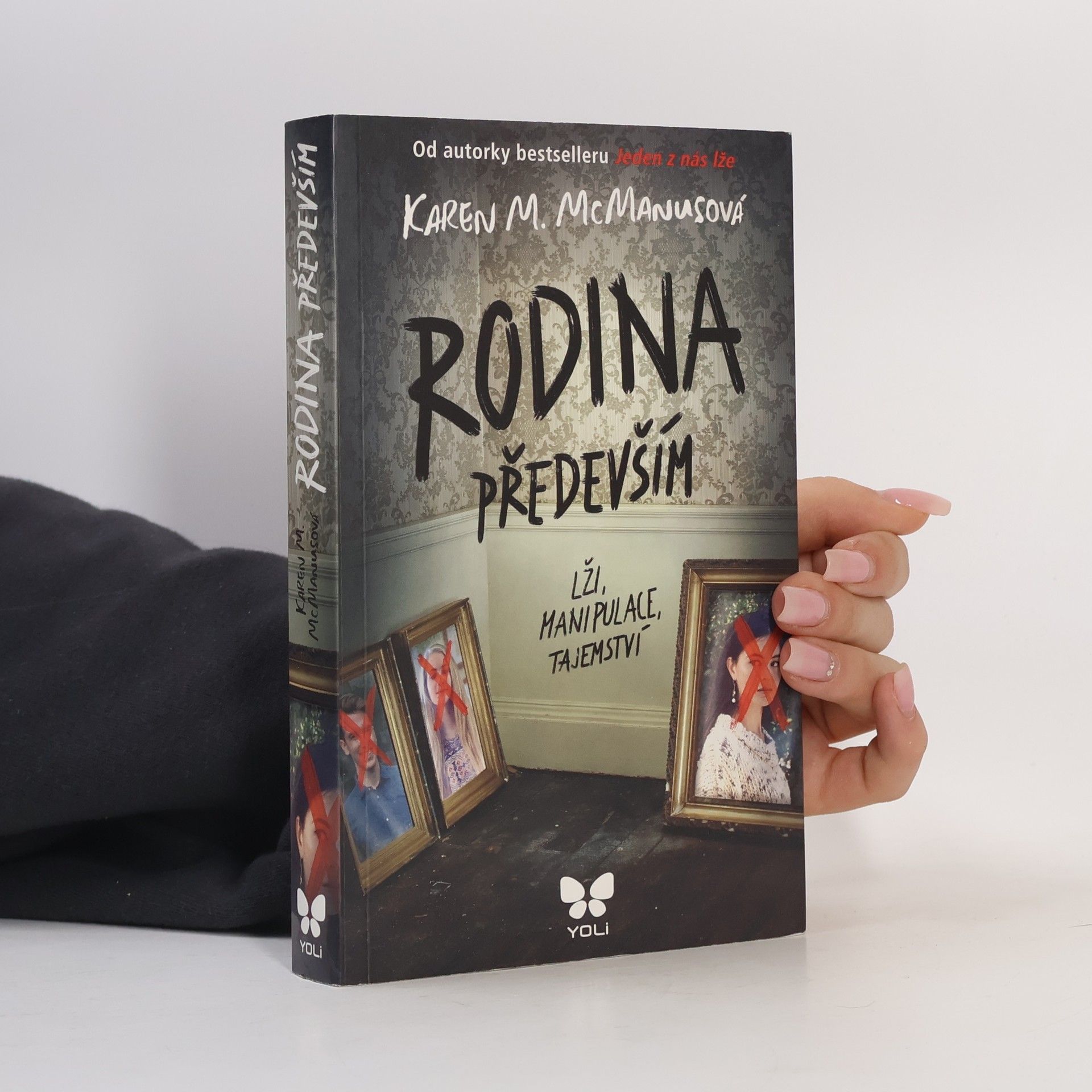 Karen M. McManus Rodina především