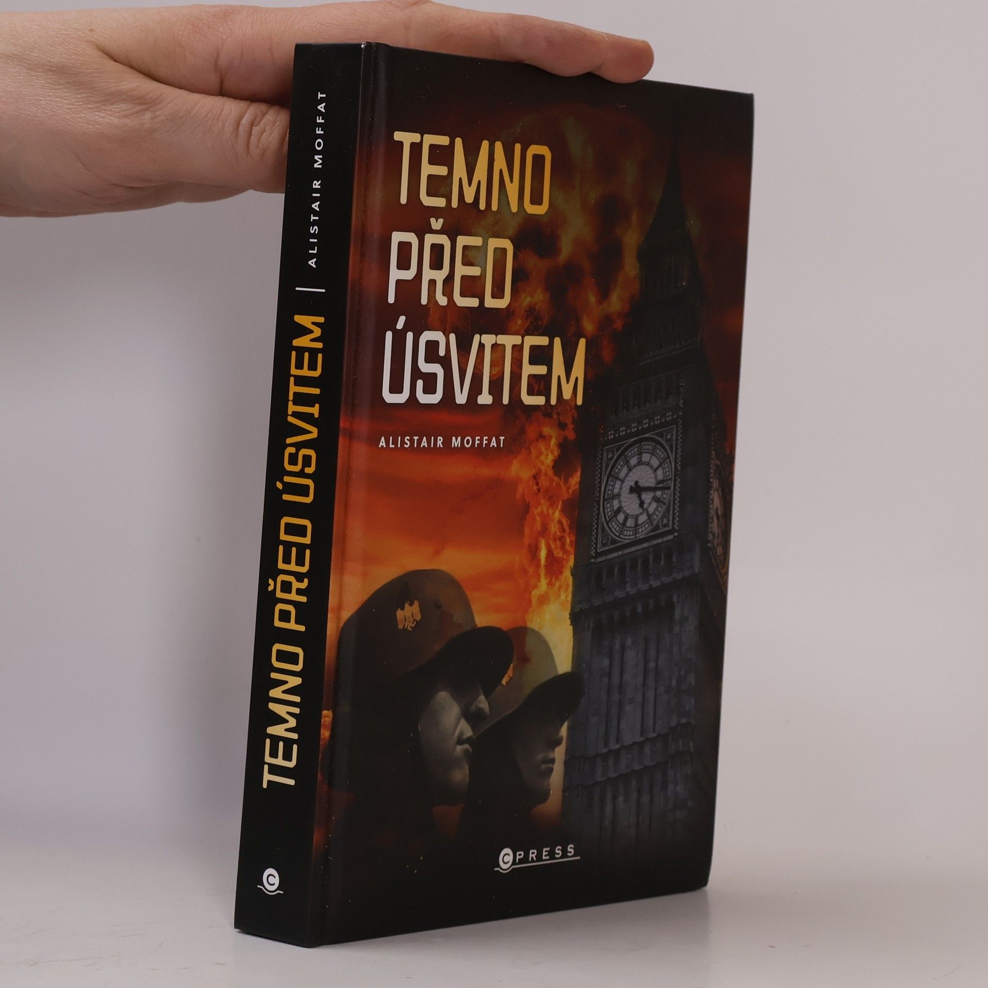 Alistair Moffat Temno před úsvitem