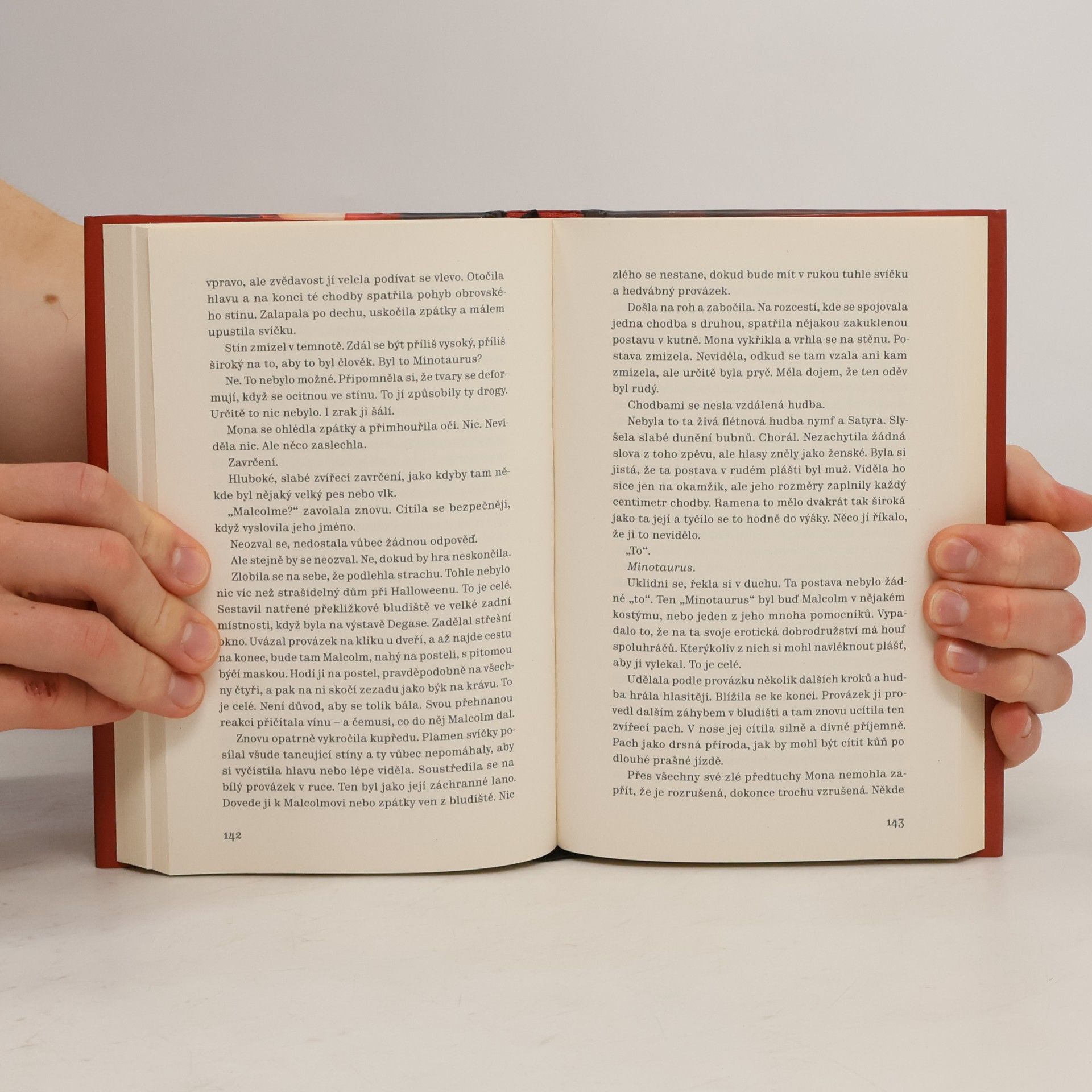 Tiffany Reisz Rudá galerie