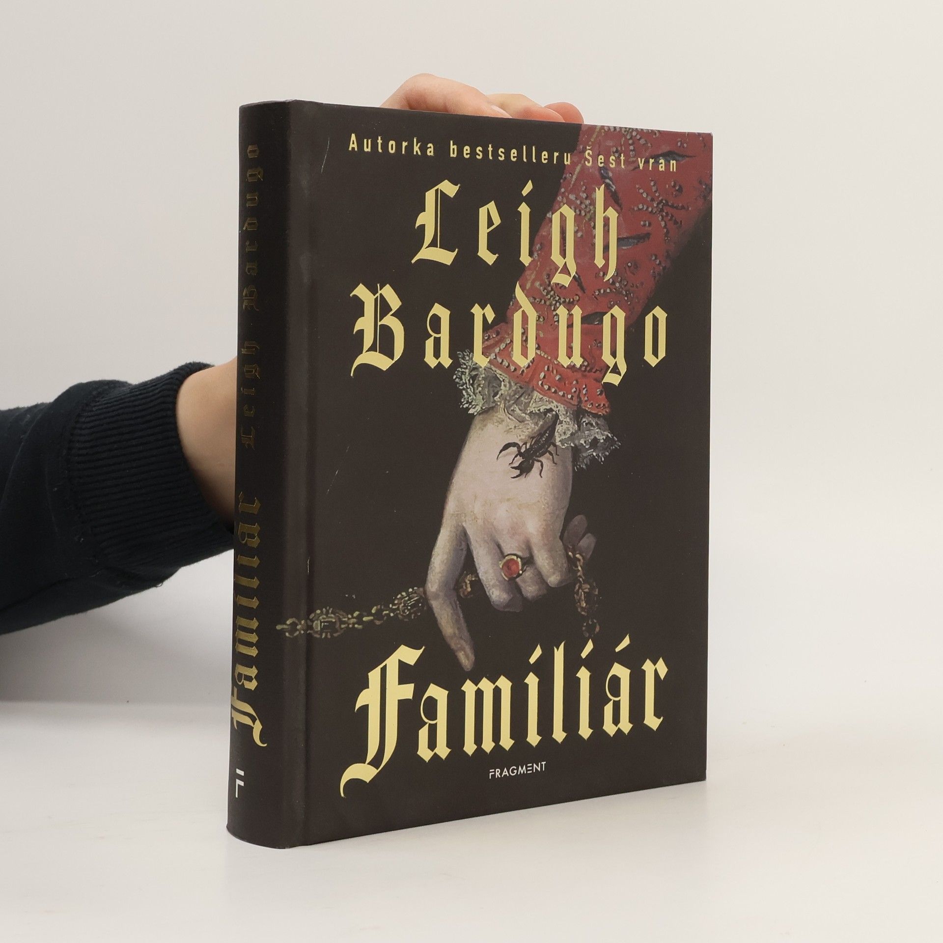 Leigh Bardugo Familiár
