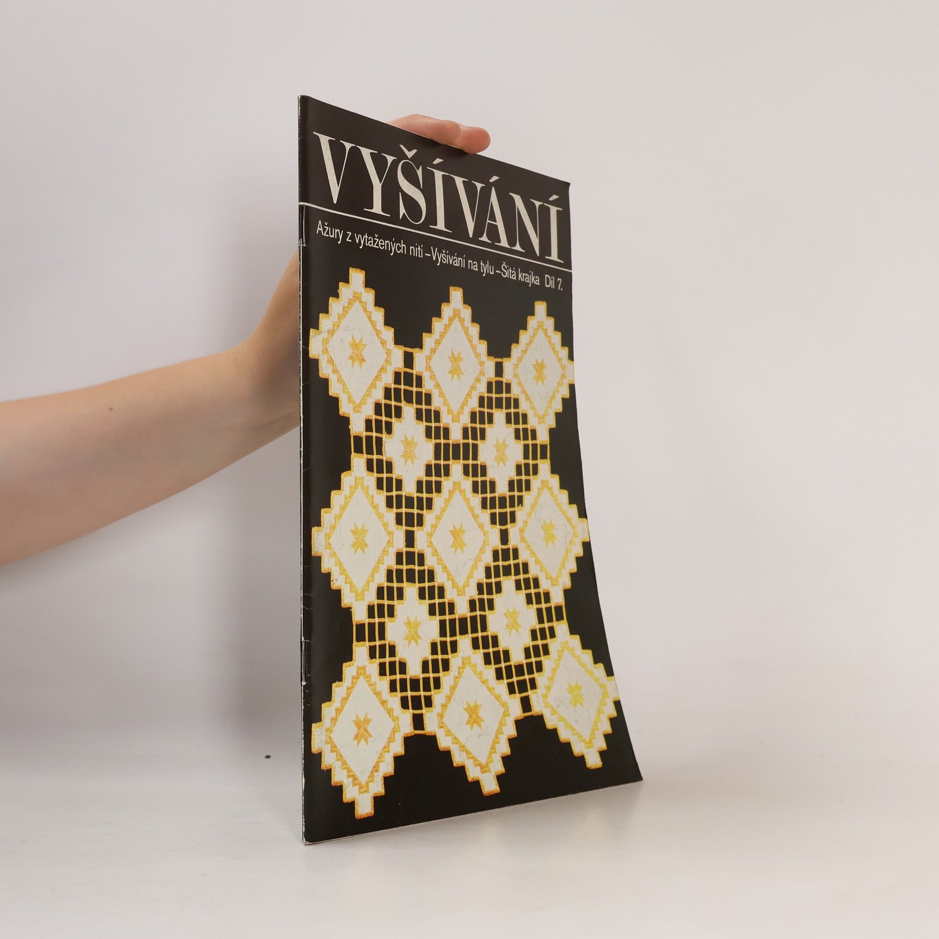 Marie Benešová Vyšívání 7. Ažury z vytažených nití. Vyšívání na tylu. Šitá krajka