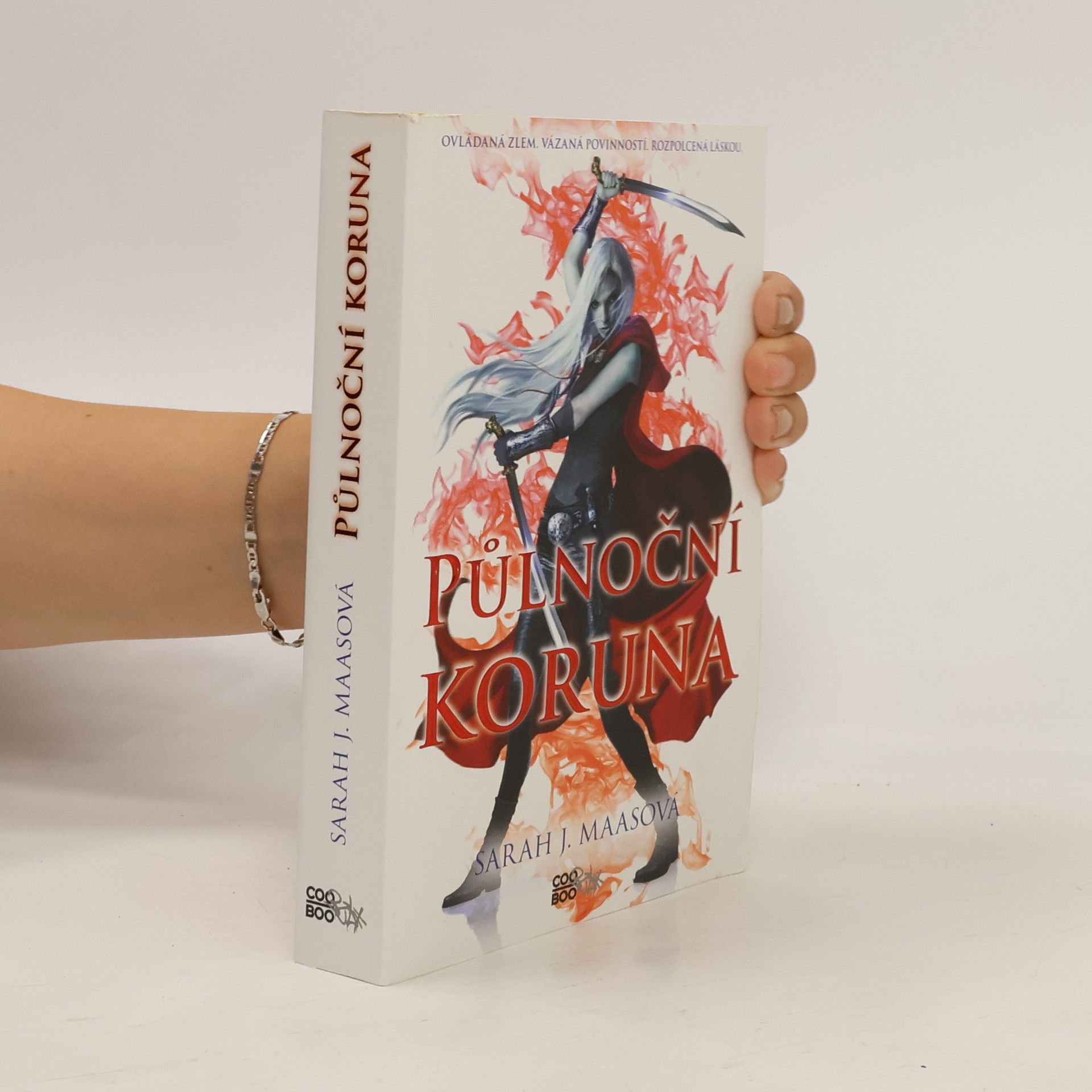 Sarah J. Maas Půlnoční koruna