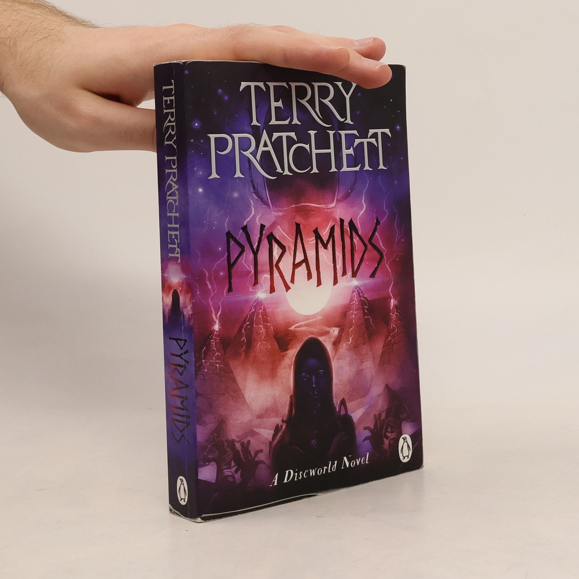 Terry Pratchett Pyramids: (Discworld Novel 7)