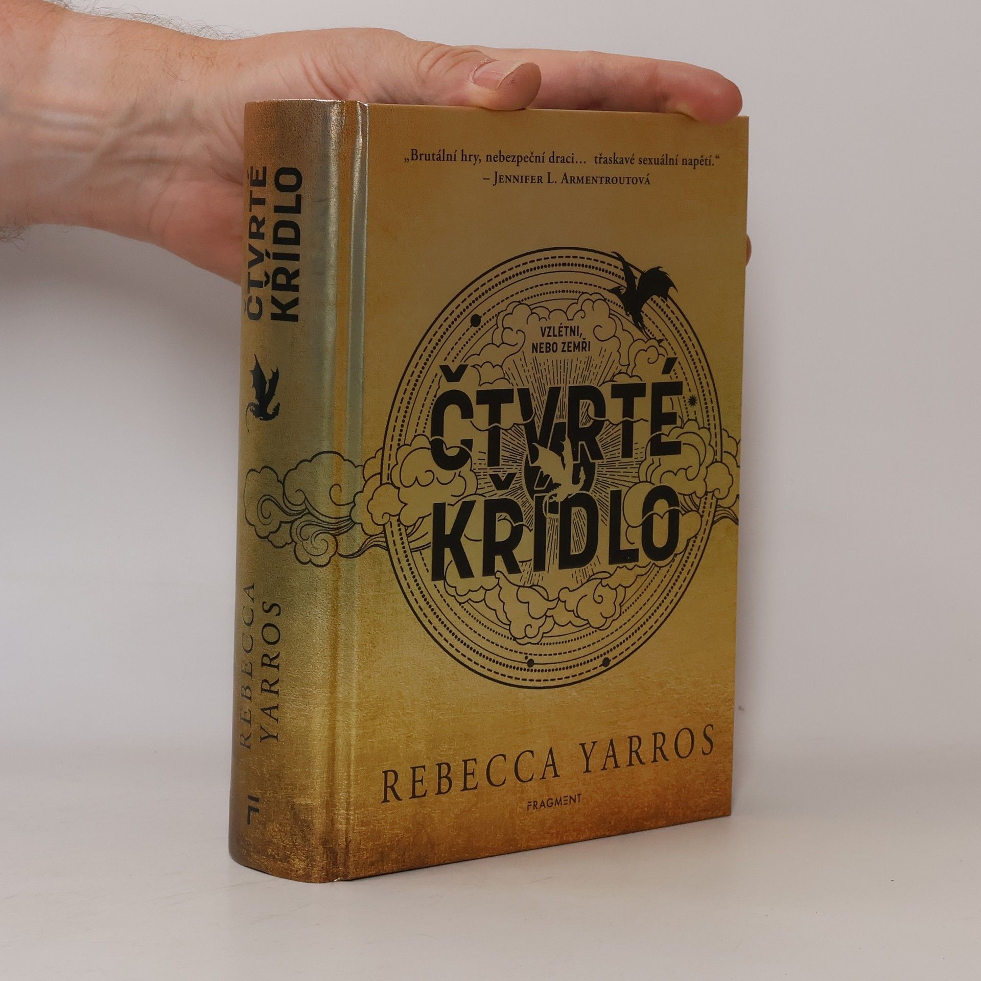 Rebecca Yarros Čtvrté křídlo