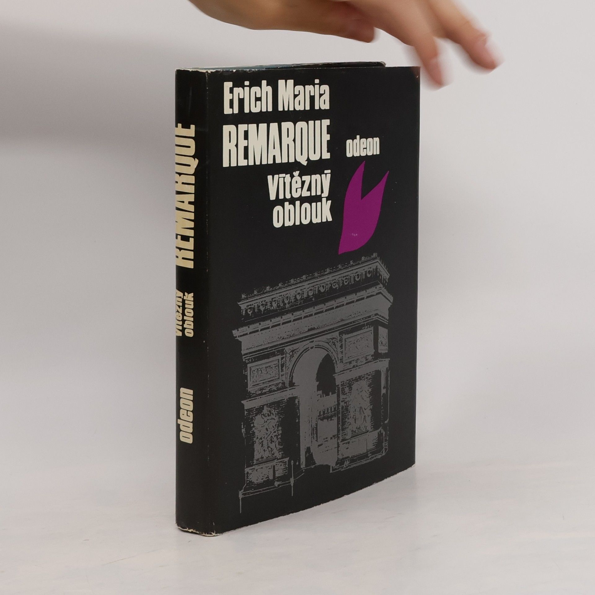 Erich Maria Remarque Vítězný oblouk
