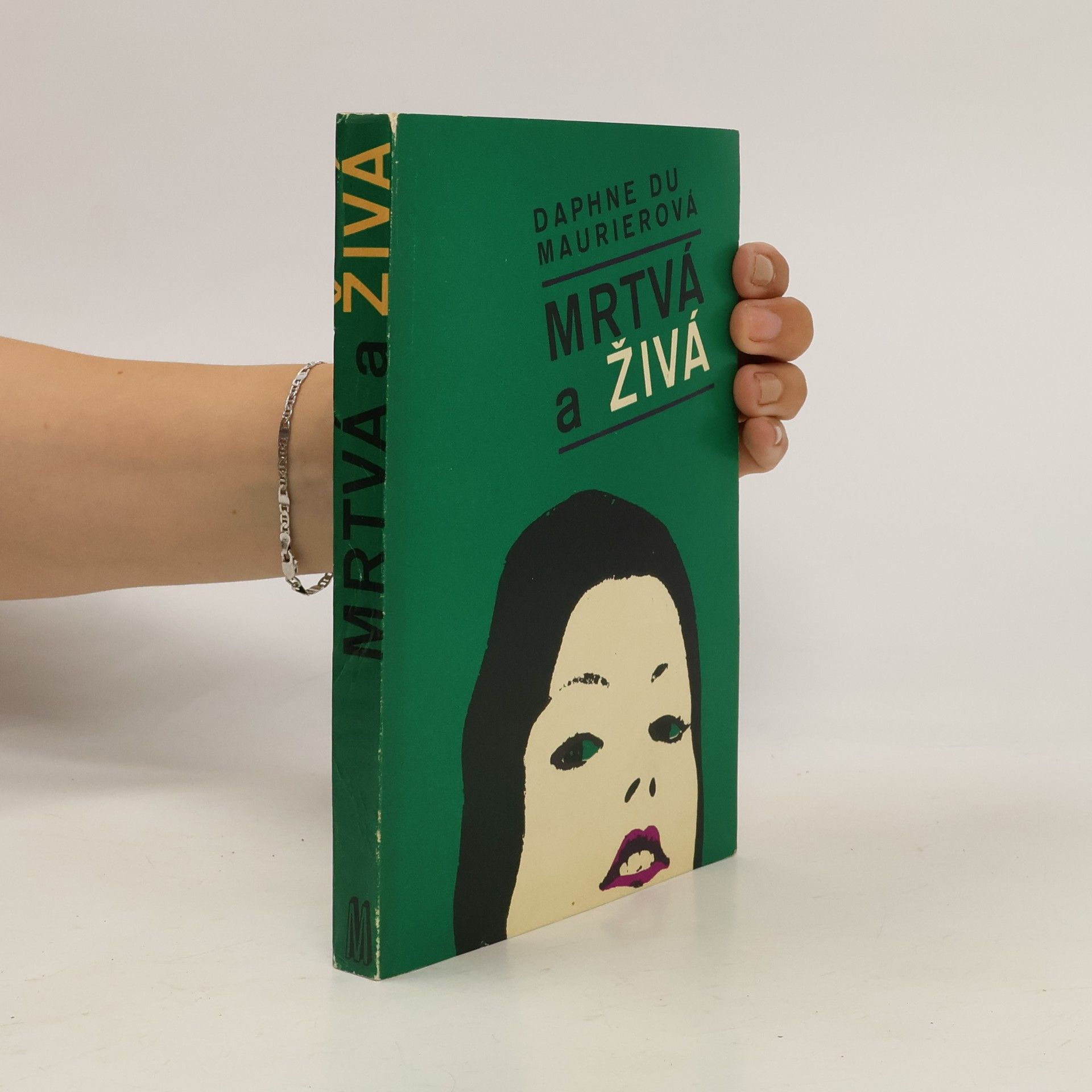 Daphne Du Maurier Mrtvá a živá