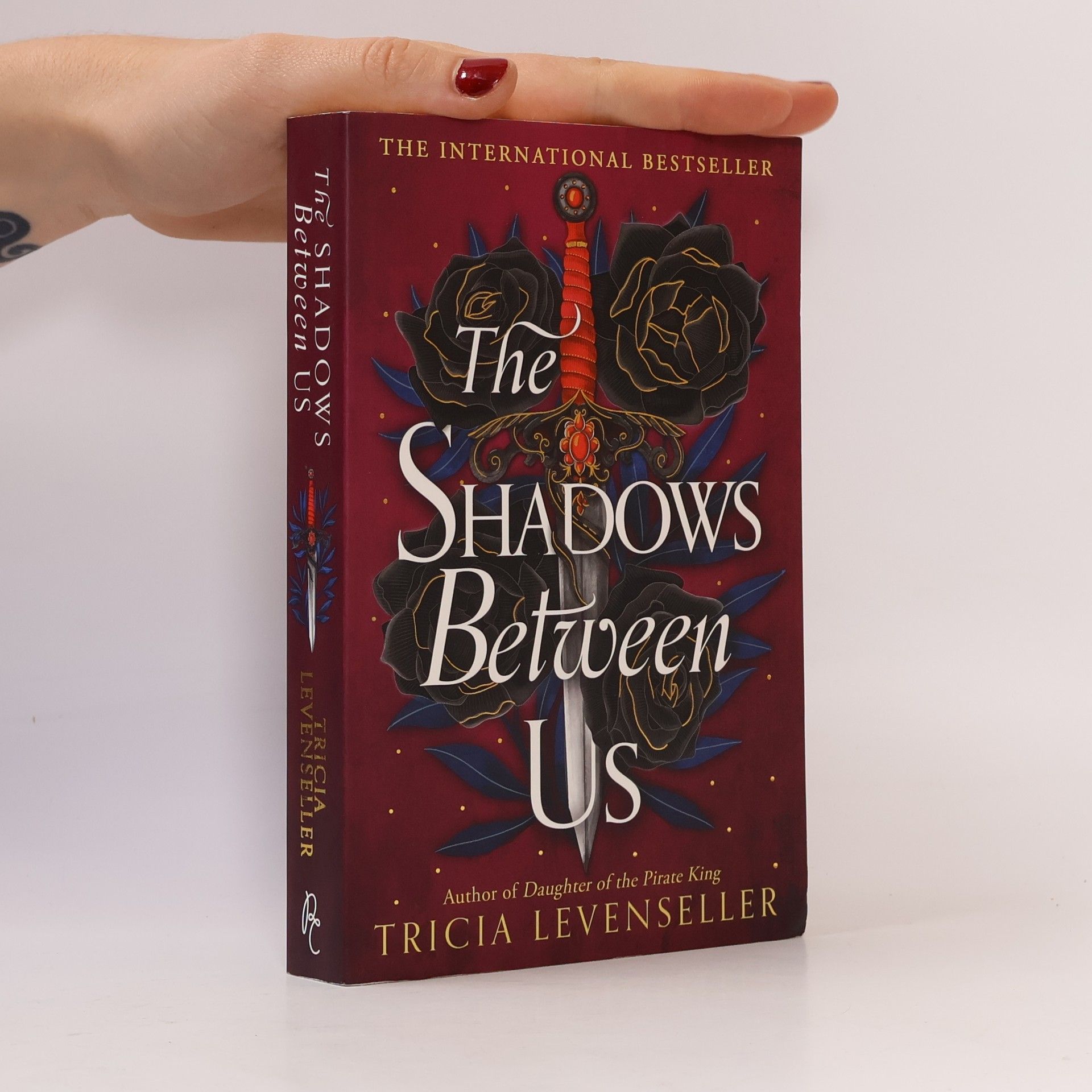 Tricia Levenseller The Shadows Between Us