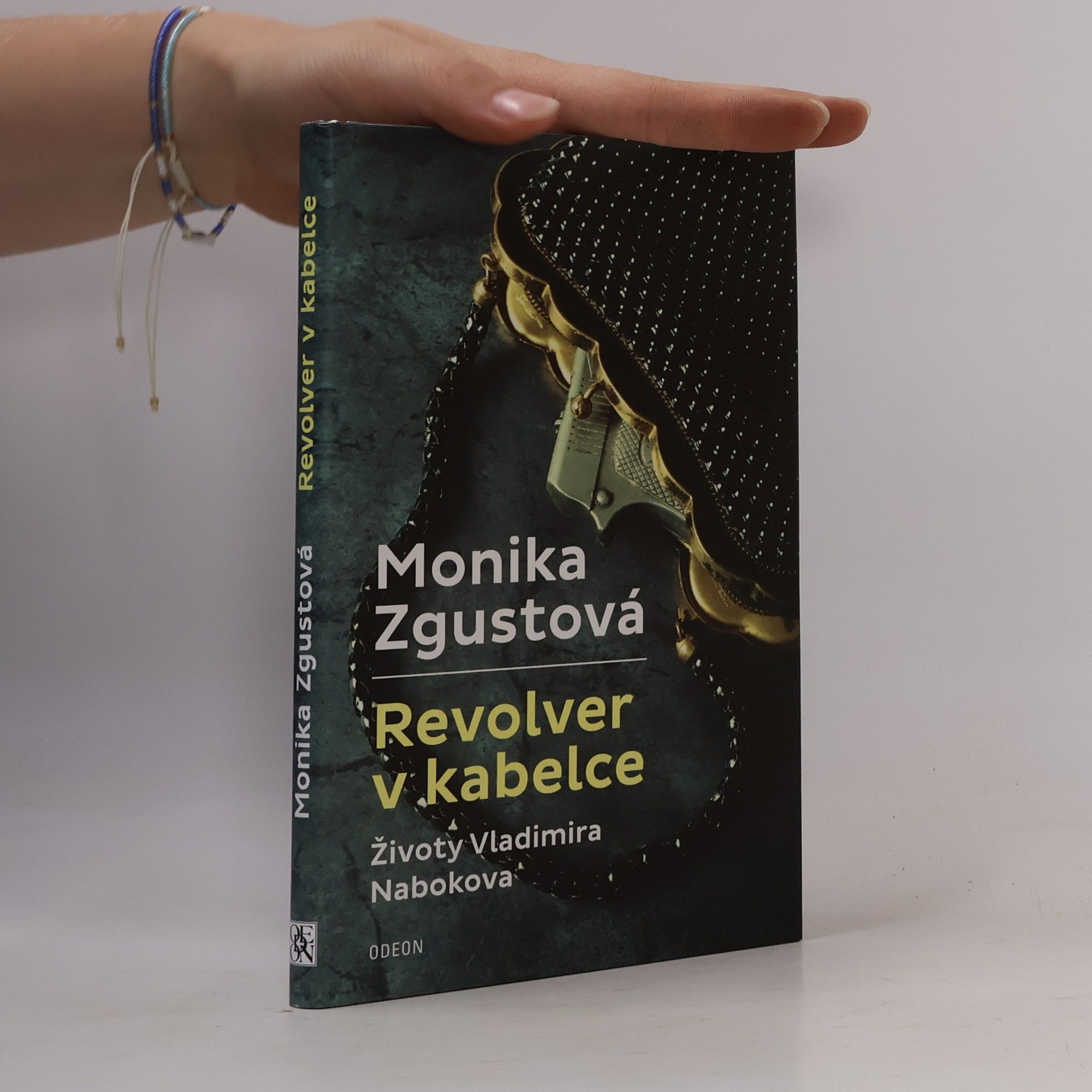 Monika Zgustova Revolver v kabelce – Životy Vladimira Nabokova