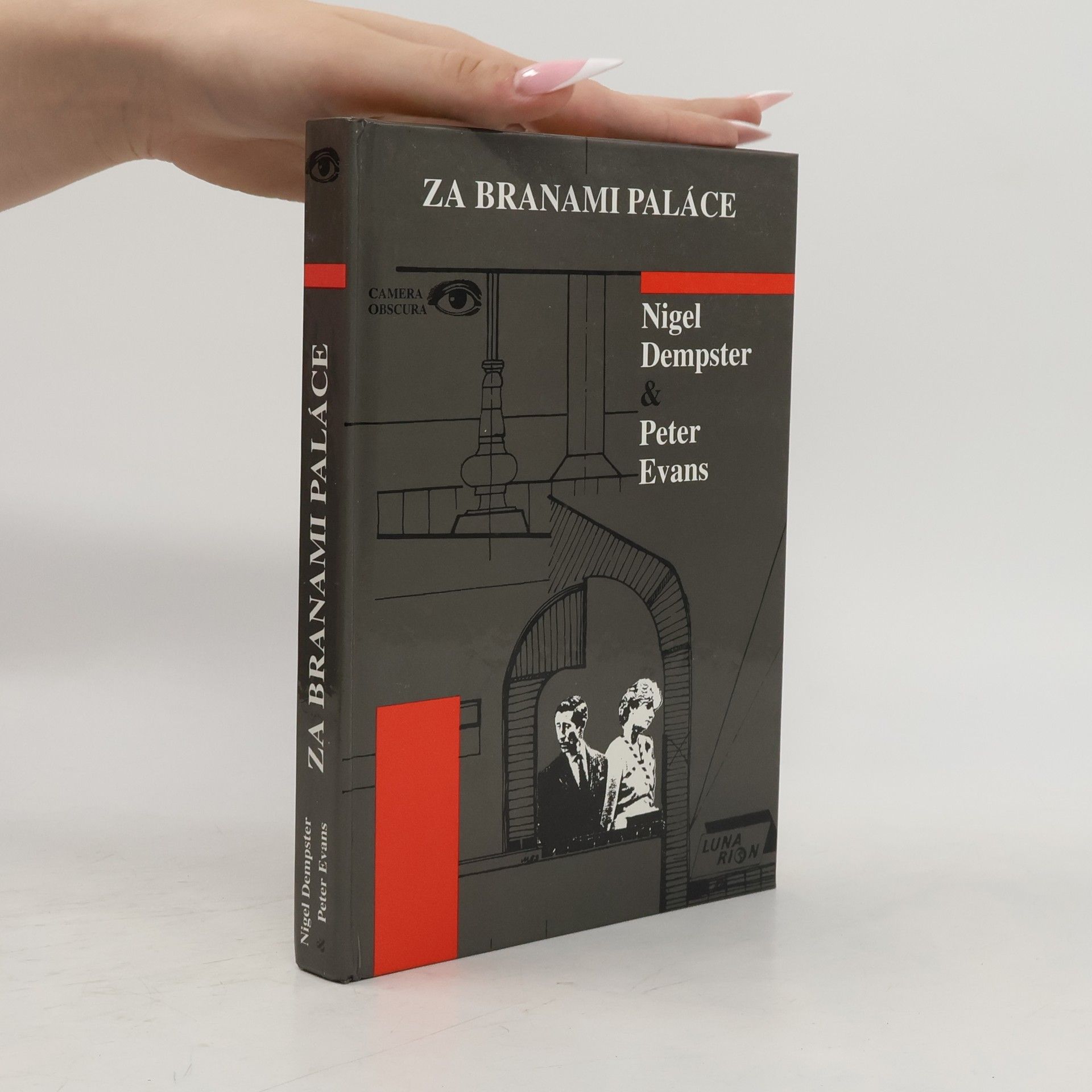 Peter Evans Za branami paláce