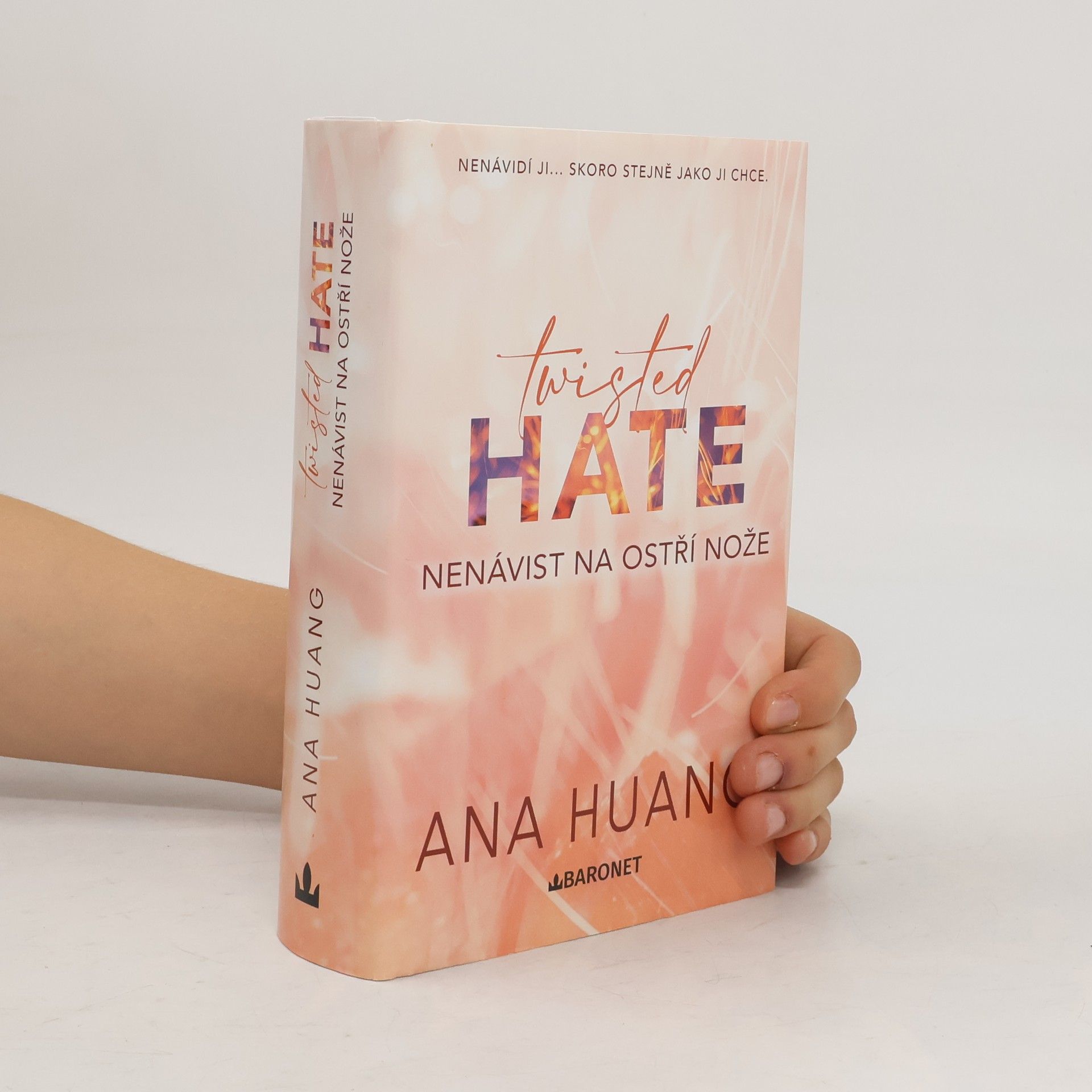 Ana Huang Twisted Hate: Nenávist na ostří nože