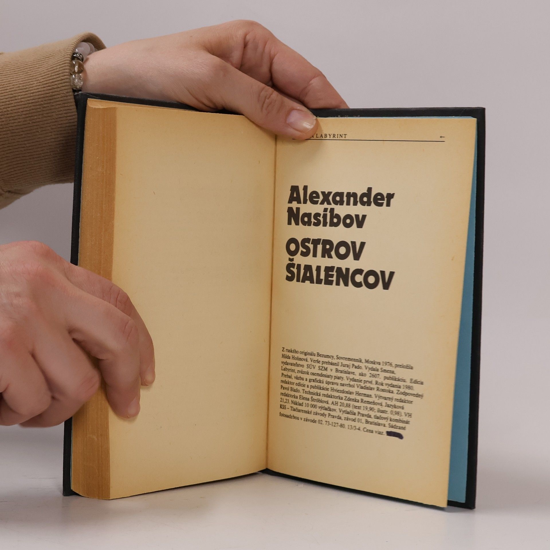Aleksandr Ašotovič Nasibov Ostrov šialencov