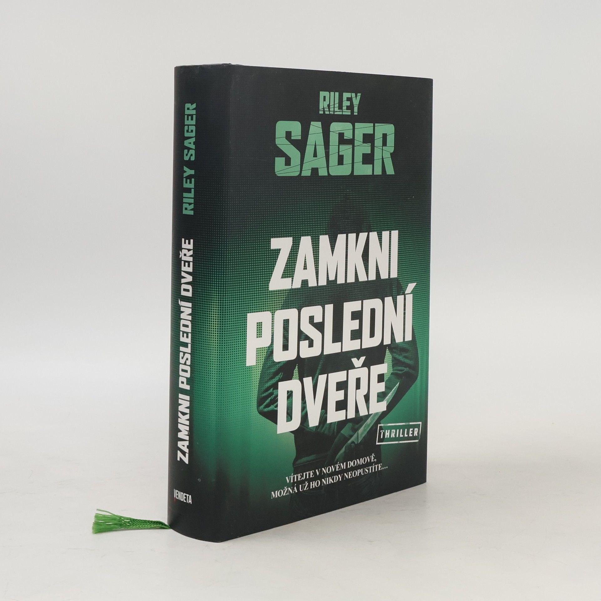 Riley Sager Zamkni poslední dveře