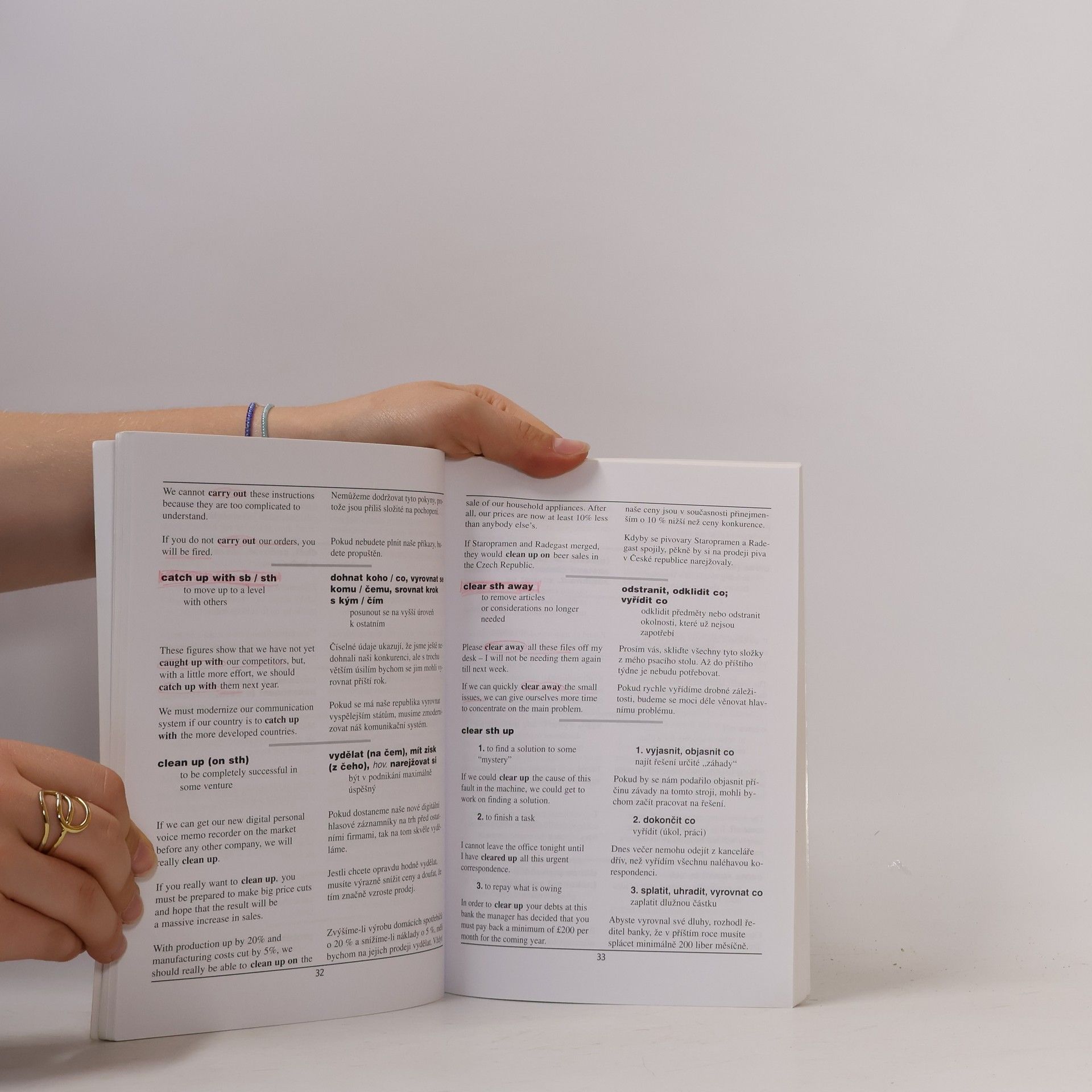 Zuzana Vanišová Frázová slovesa v obchodních záležitostech = Phrasal verbs in business matters