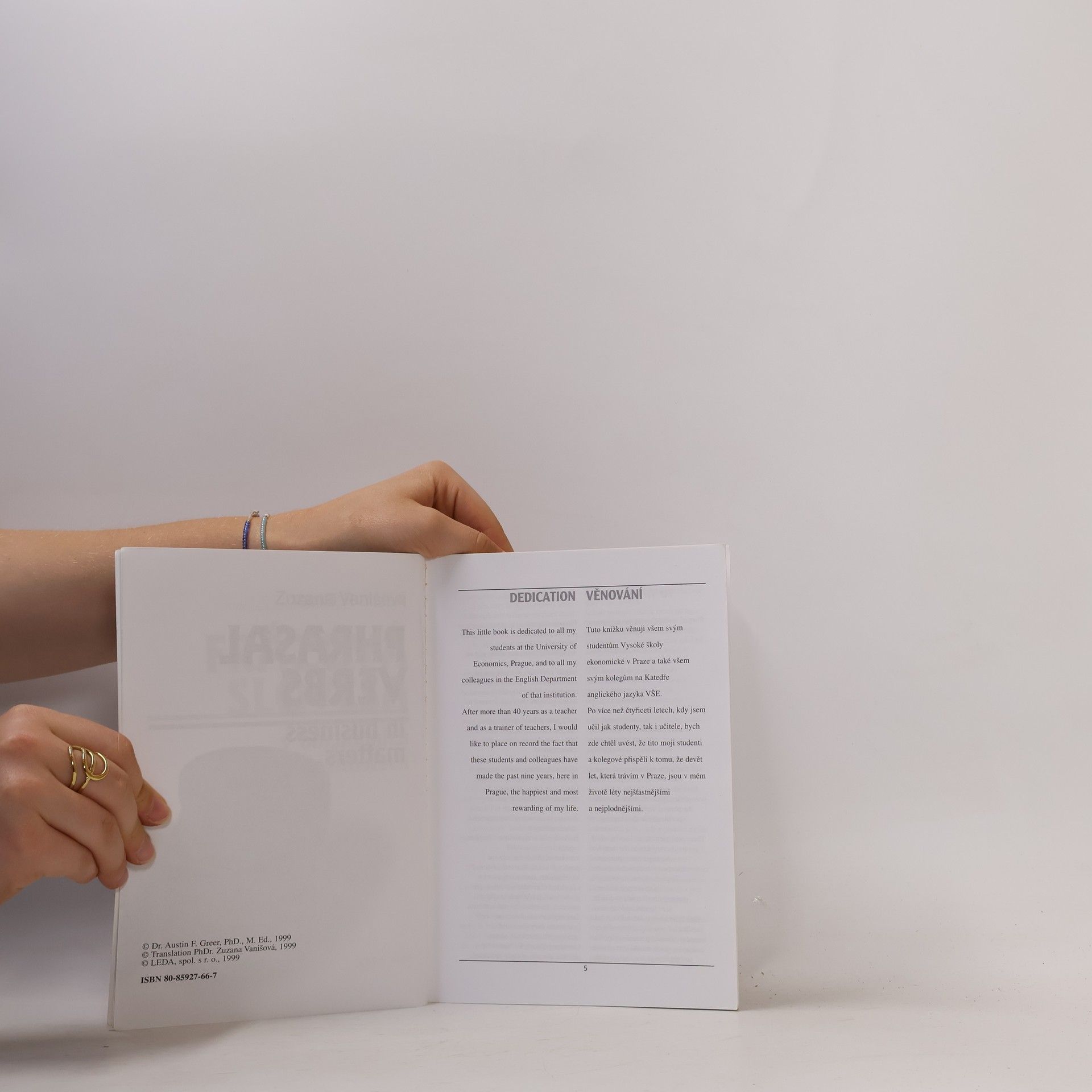 Zuzana Vanišová Frázová slovesa v obchodních záležitostech = Phrasal verbs in business matters