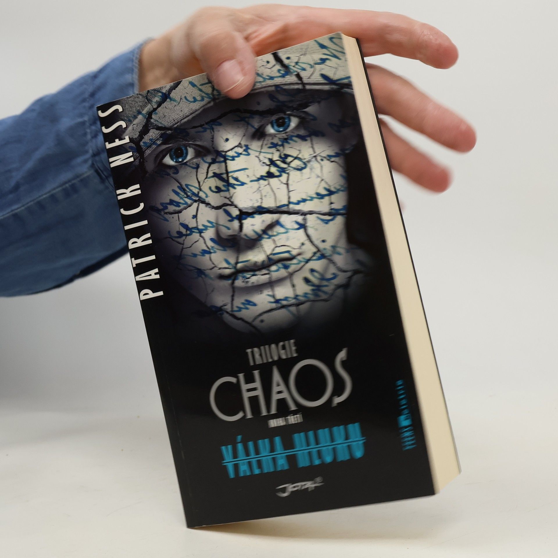 Patrick Ness Chaos : trilogie. Kniha třetí, Válka Hluku