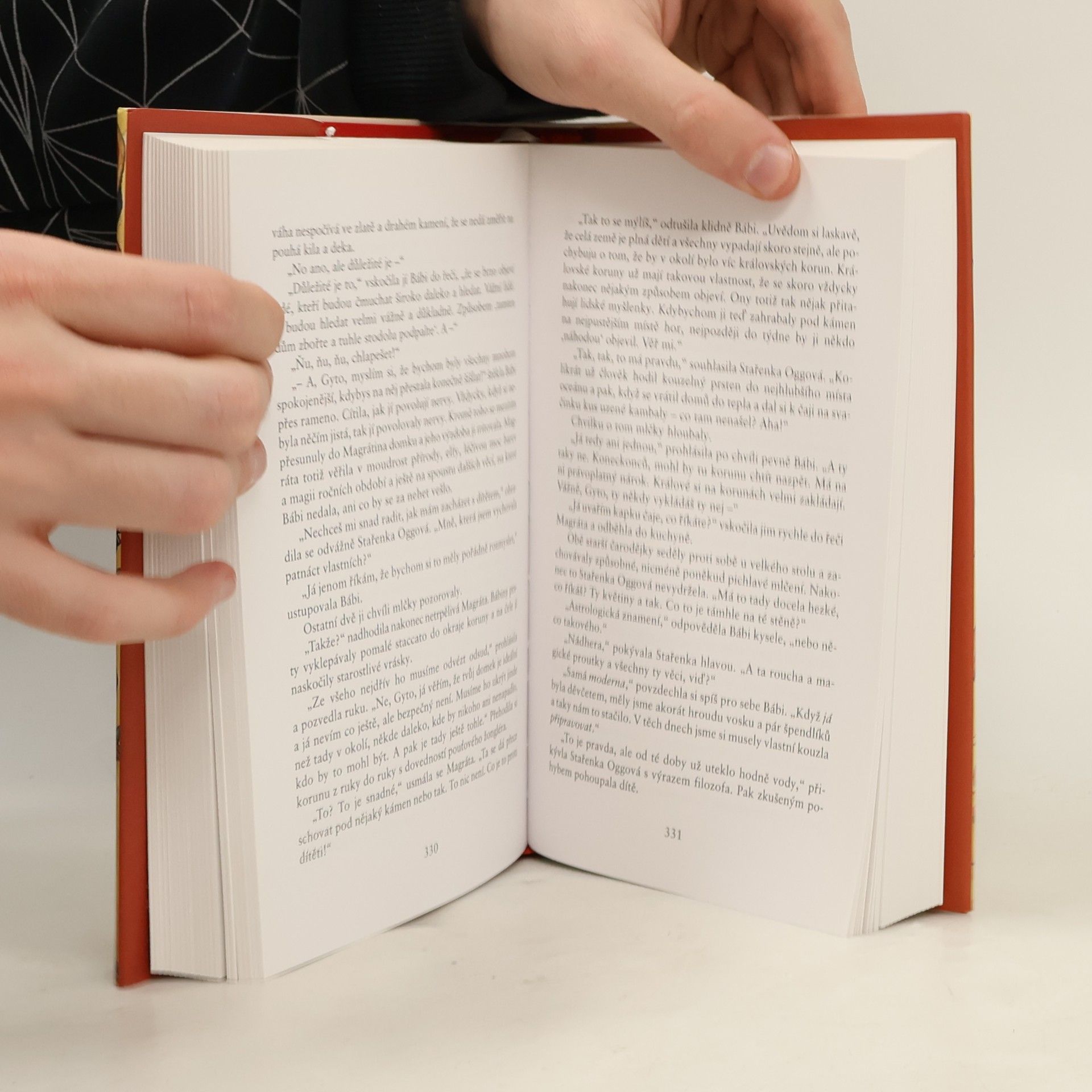 Terry Pratchett Magický prazdroj. Soudné sestry